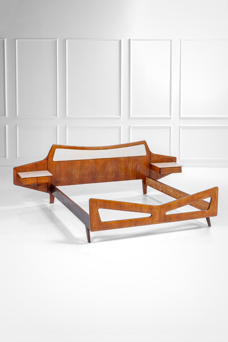 Letto a due piazze con comodini integrati