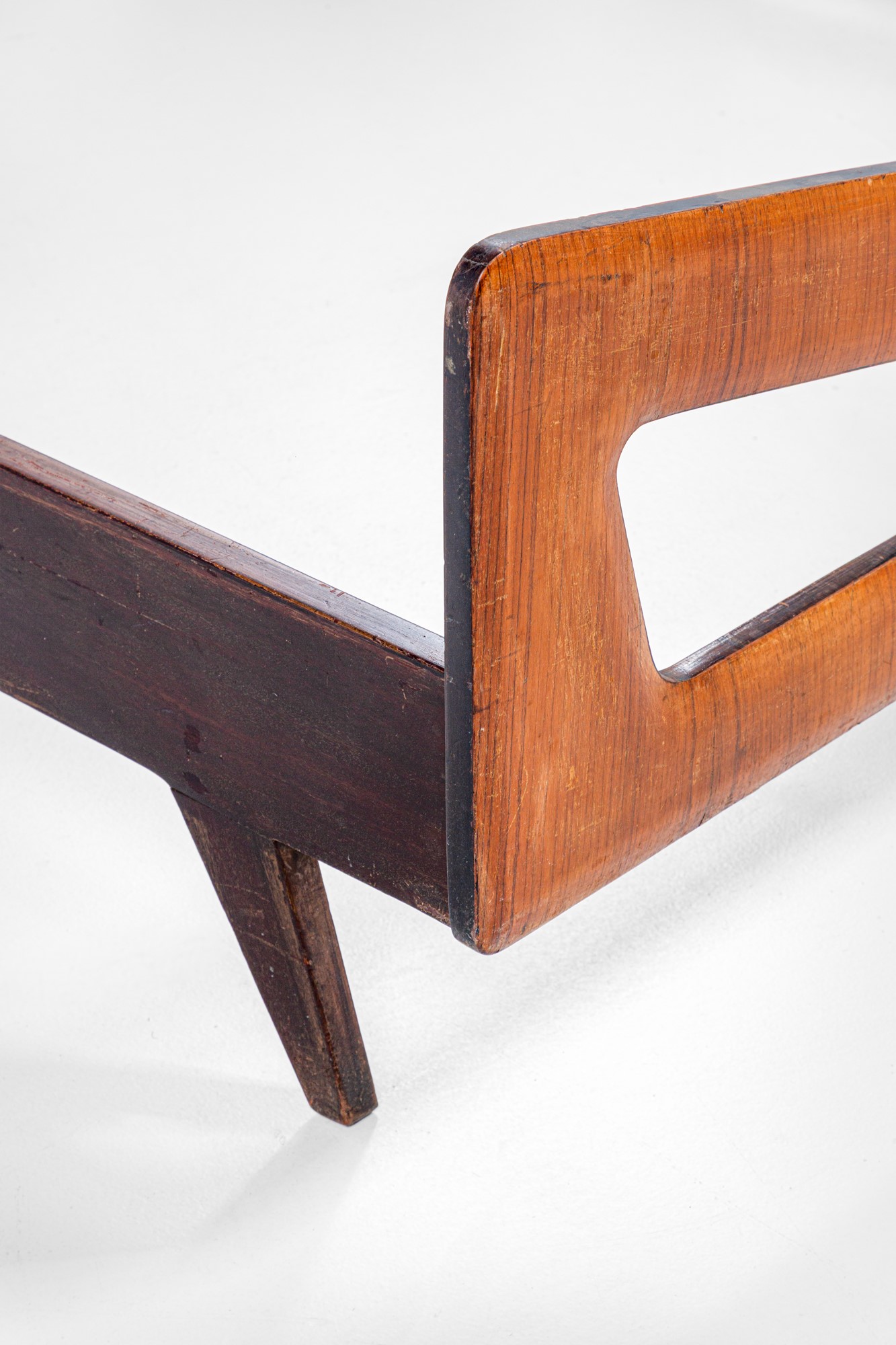 Letto a due piazze con comodini integrati