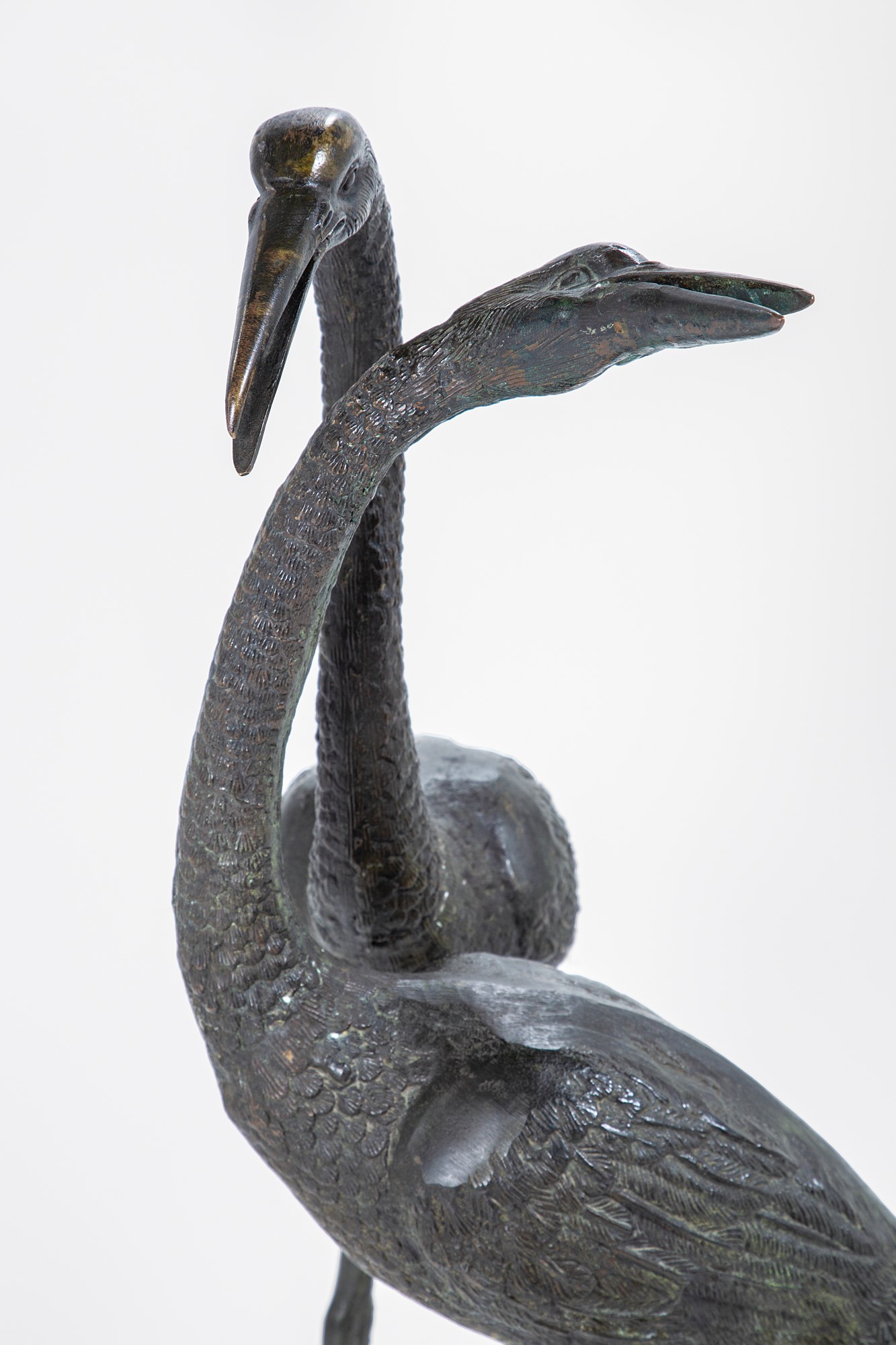 Fusione di metallo, Due sculture raffiguranti gru, 1940 ca.