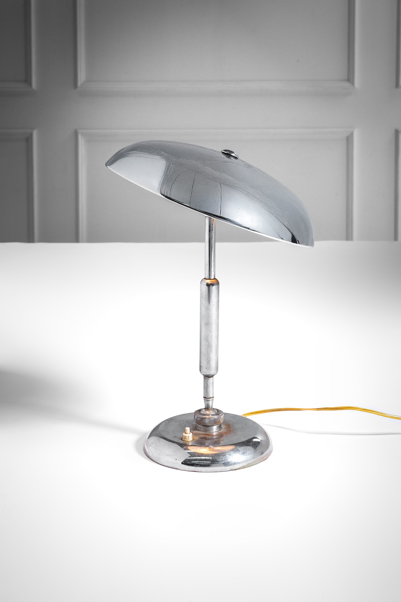 Lampada da tavolo snodabile, ottone nichelato (circa 1950)