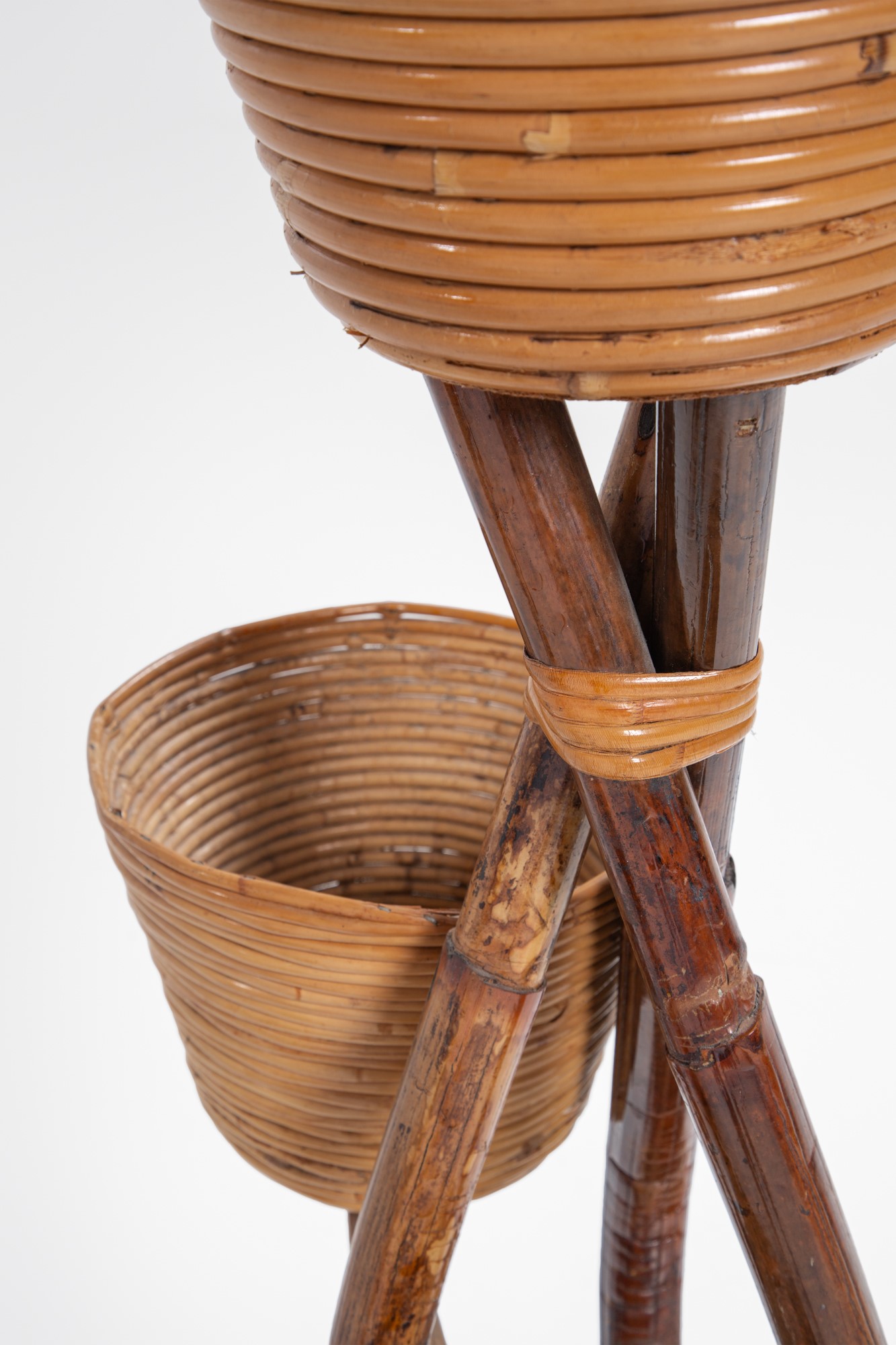 Due portavasi da terra in bamboo e canna d’India (midollino), circa 1960