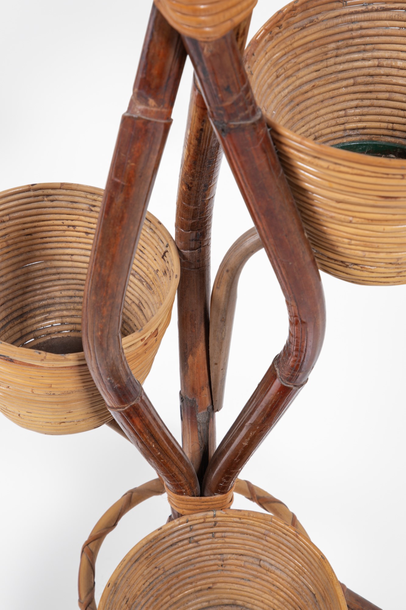 Due portavasi da terra in bamboo e canna d’India (midollino), circa 1960