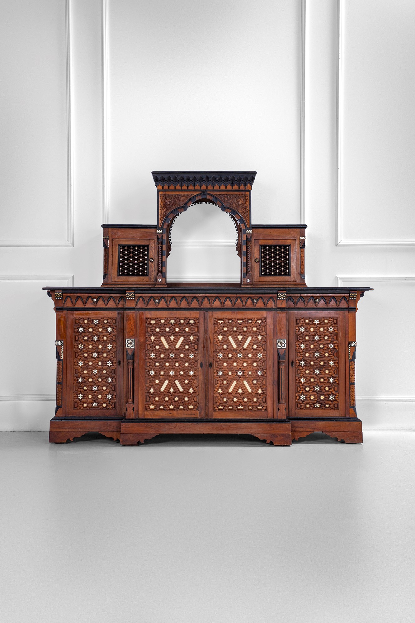 Credenza con alzata