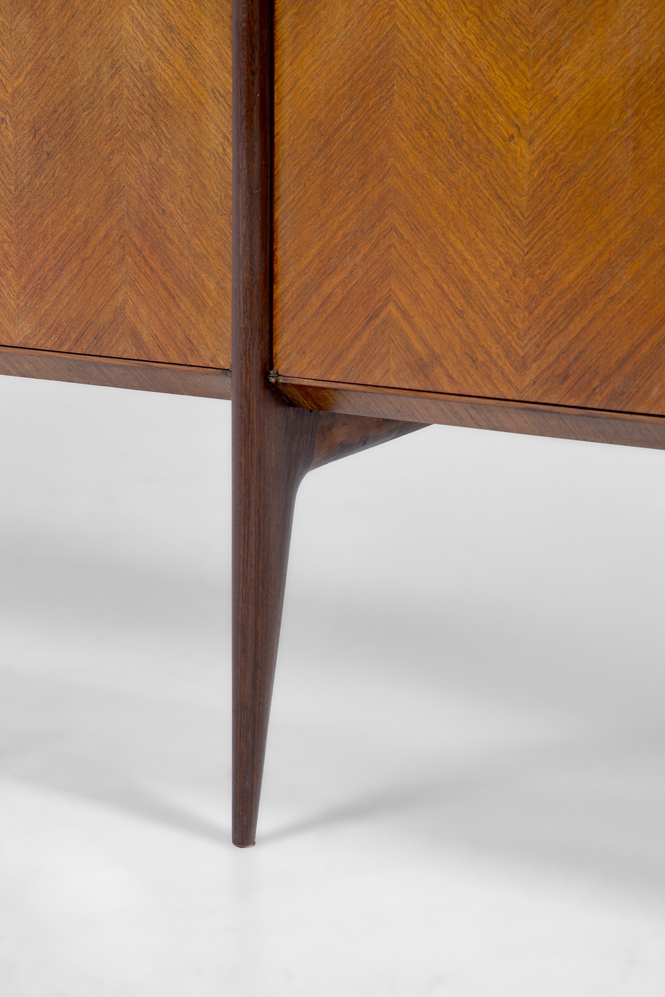 Credenza con falsi cassetti mod. 1948.5