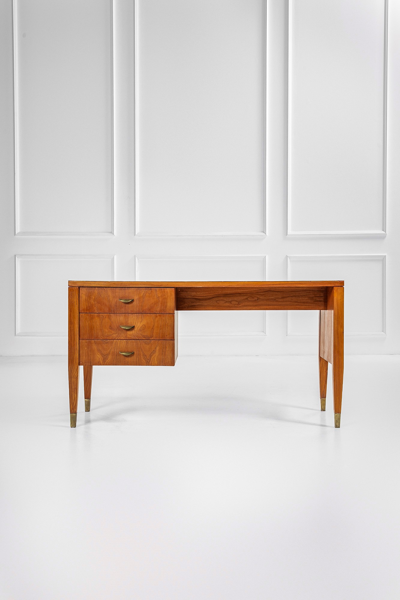 Scrivania per la Fondazione Garzanti di Forlì.