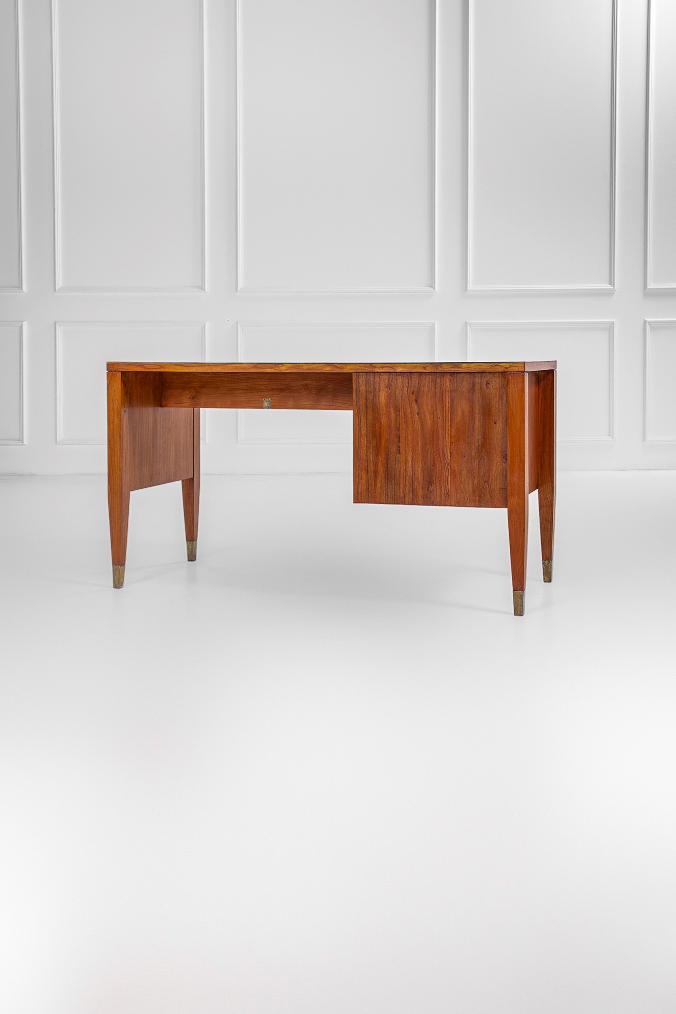 Scrivania per la Fondazione Garzanti di Forlì.