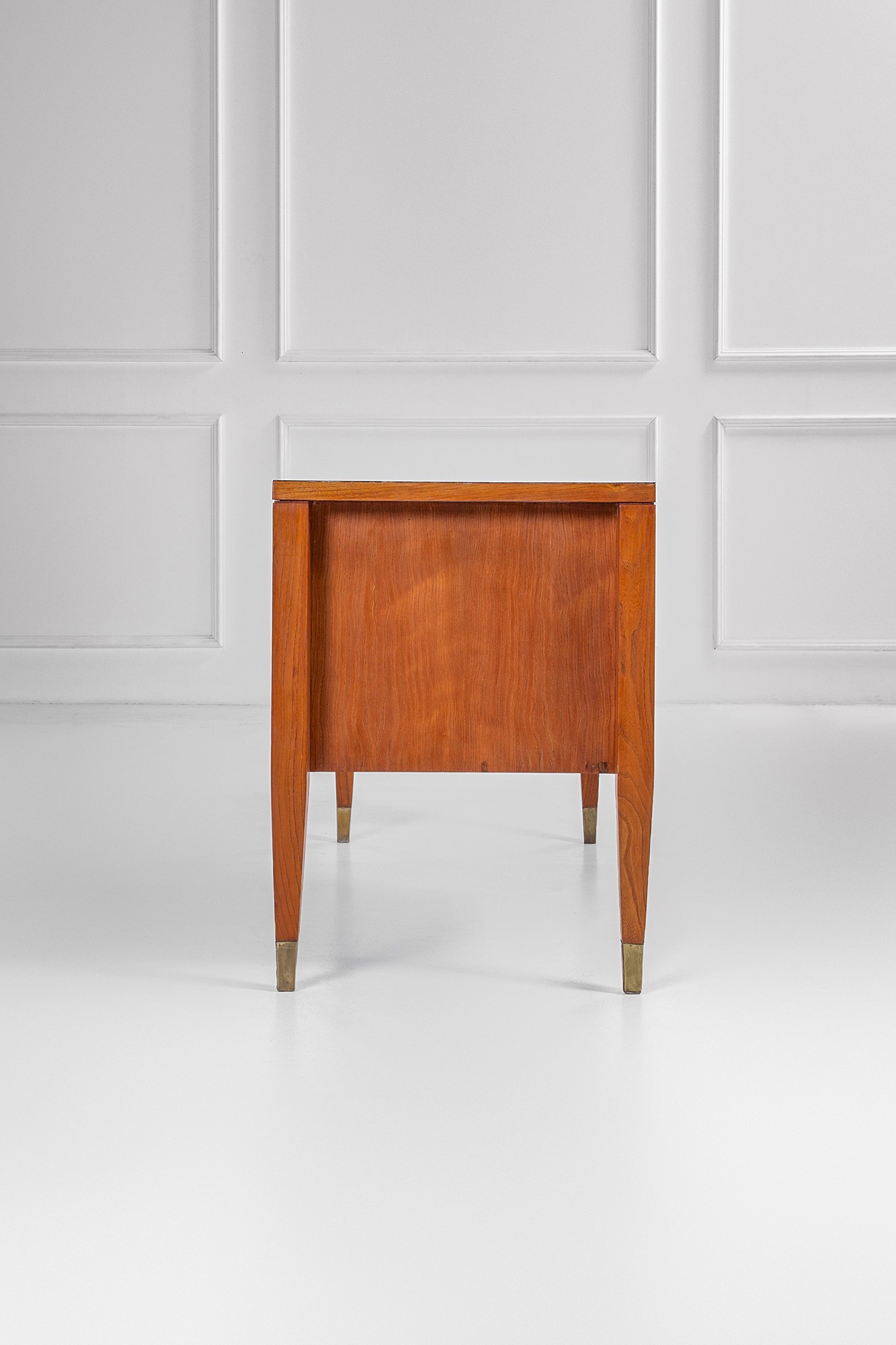 Scrivania per la Fondazione Garzanti di Forlì.