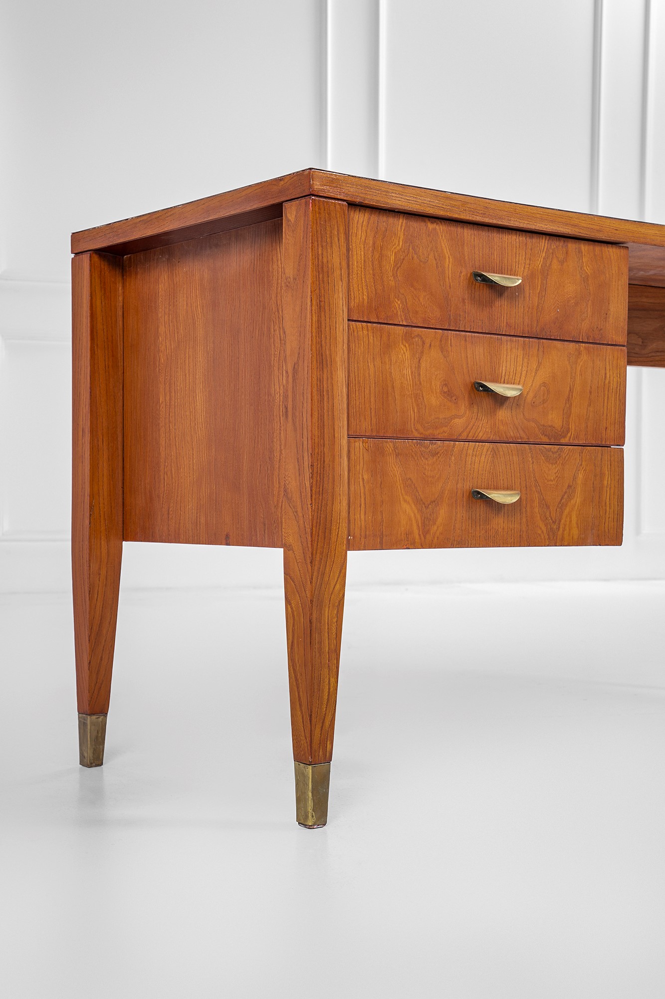 Scrivania per la Fondazione Garzanti di Forlì.