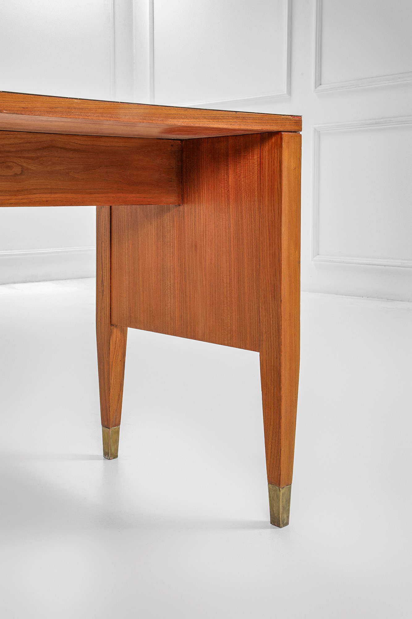 Scrivania per la Fondazione Garzanti di Forlì.