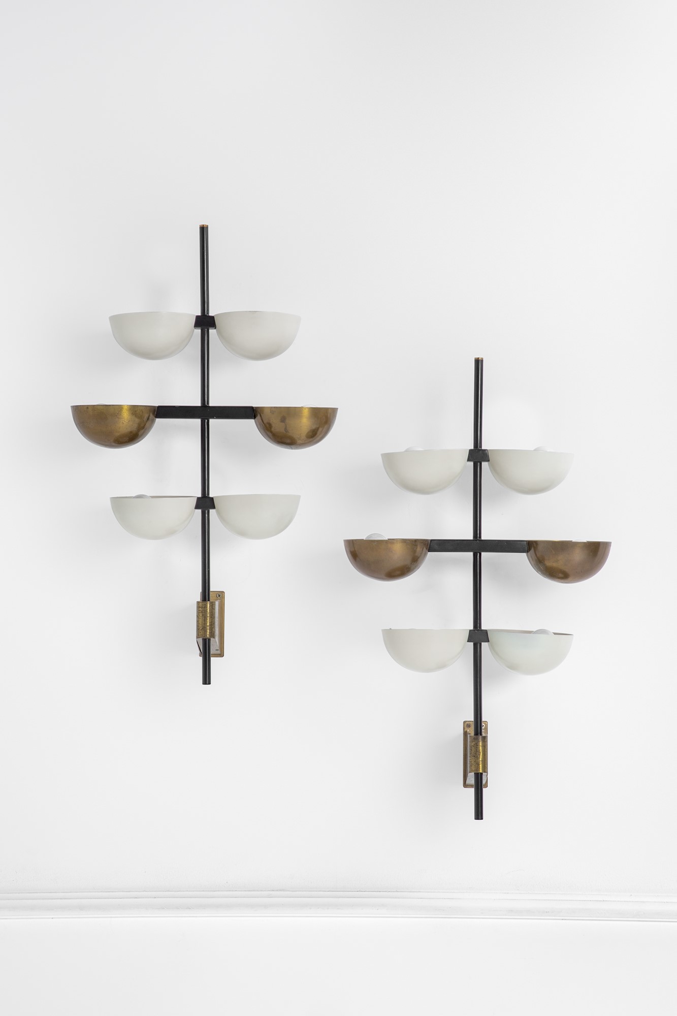 Due lampade da parete a sei luci