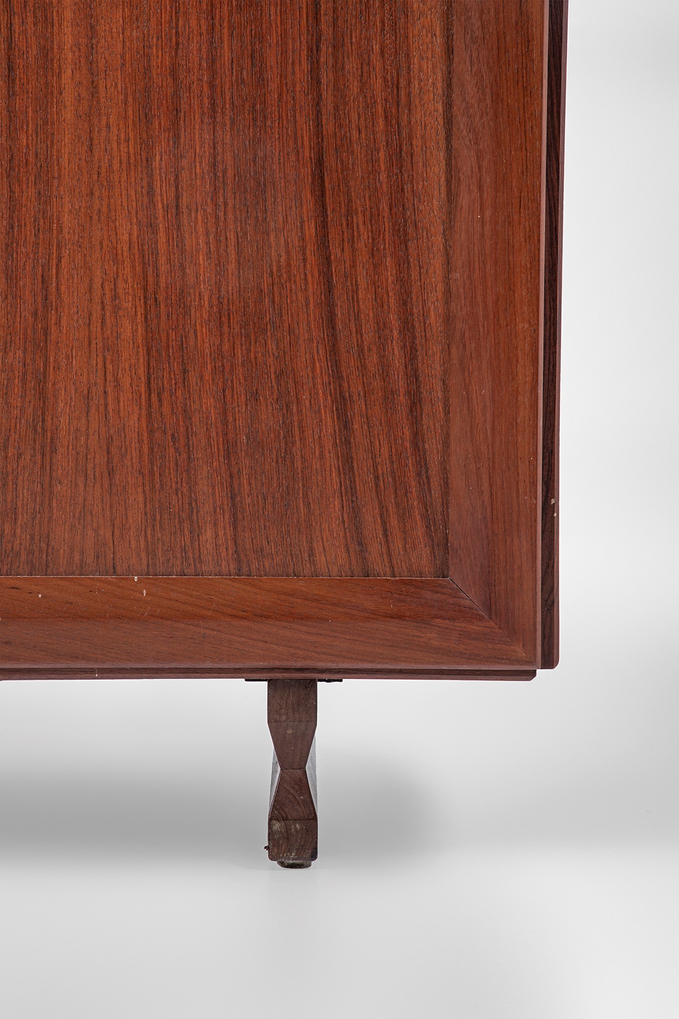 Mobile contenitore mod. MB15 a tre ante