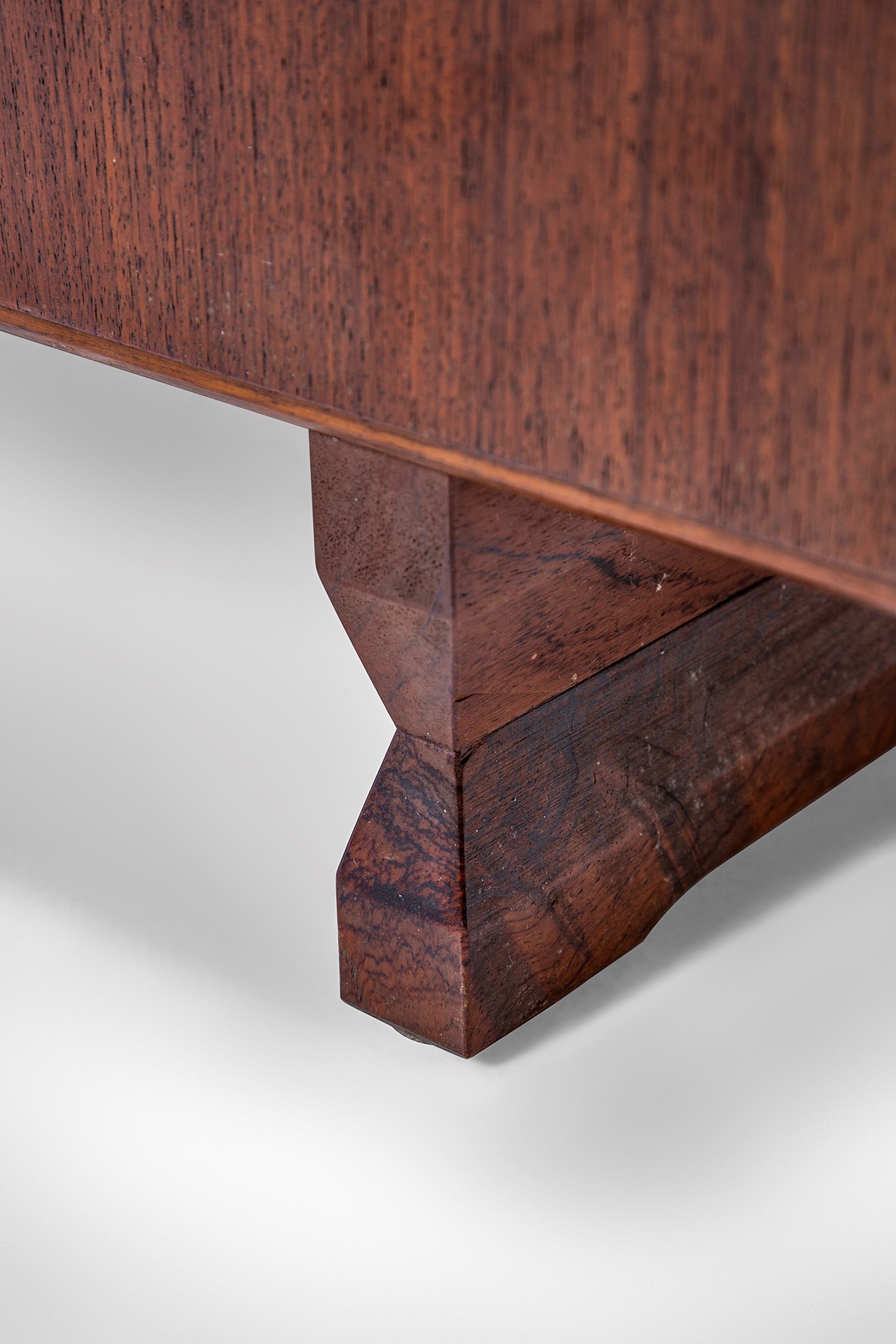 Mobile contenitore mod. MB15 a tre ante