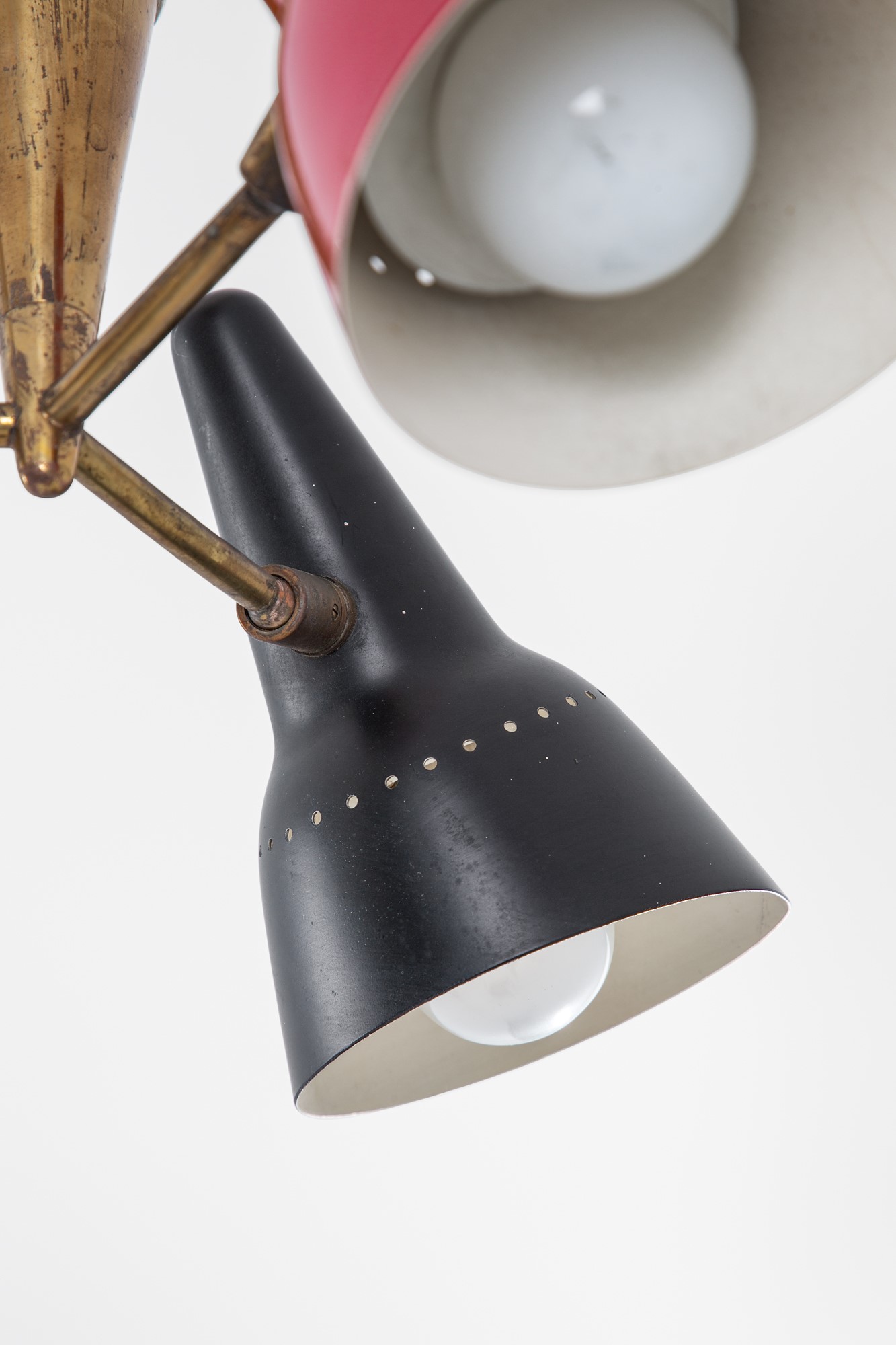 Lumen - Lampada a plafone a tre luci mod. P12, metallo verniciato e ottone lucido