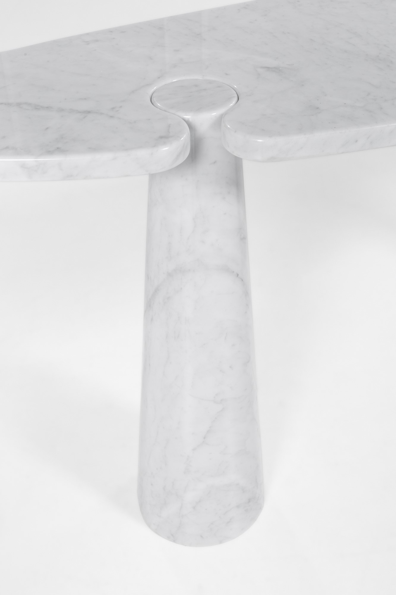 Angelo Mangiarotti - Console della serie Eros, marmo bianco, 1970 ca.