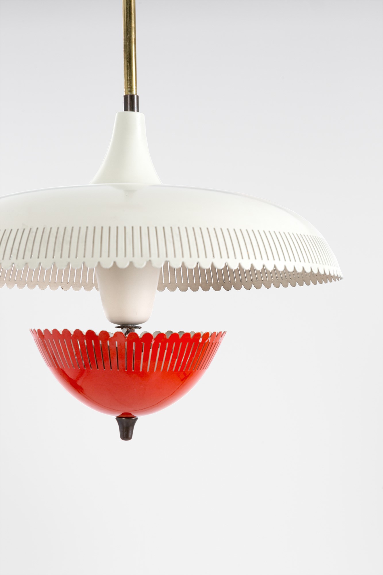 Gilardi & Barzaghi (attr.) - Lampada a sospensione in metallo verniciato e ottone
