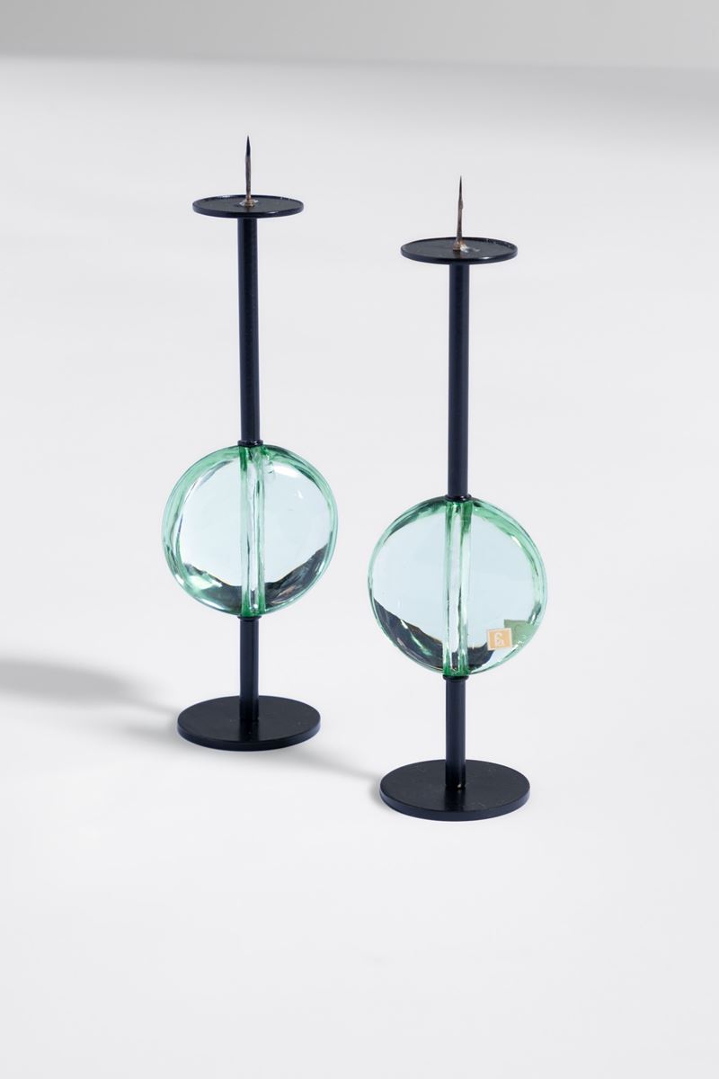 Max Ingrand - Due candelieri mod. 2008 in metallo laccato nero con gemma di cristallo molato