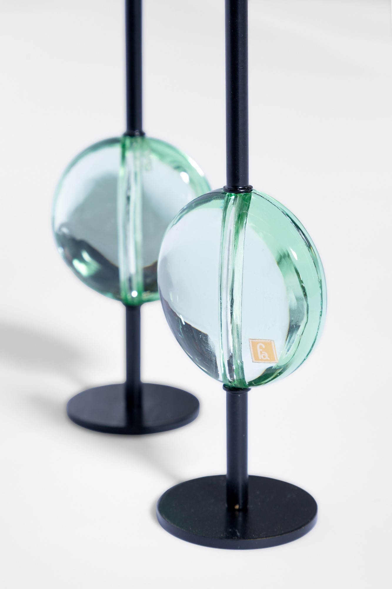 Max Ingrand - Due candelieri mod. 2008 in metallo laccato nero con gemma di cristallo molato
