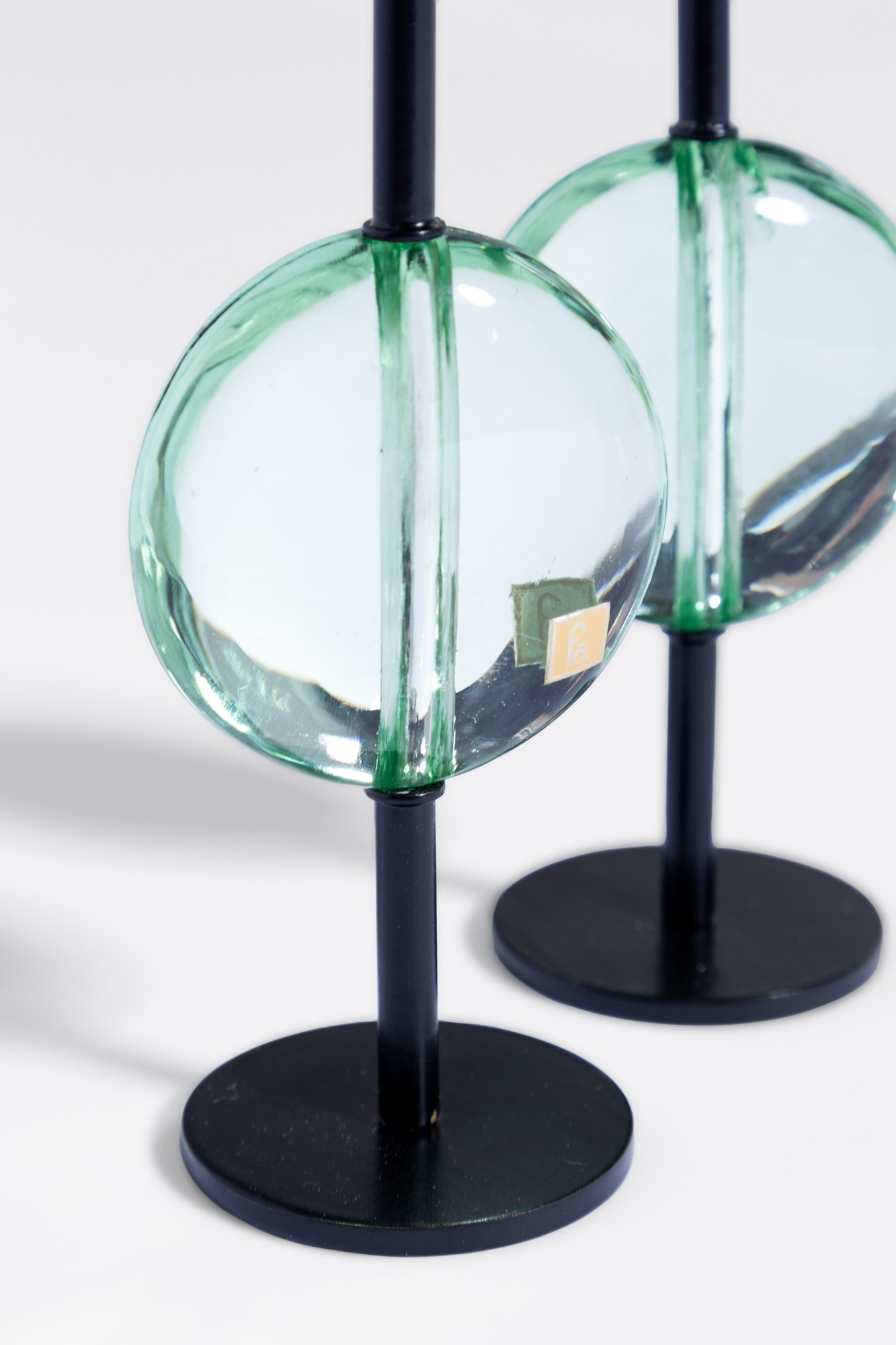 Max Ingrand - Due candelieri mod. 2008 in metallo laccato nero con gemma di cristallo molato