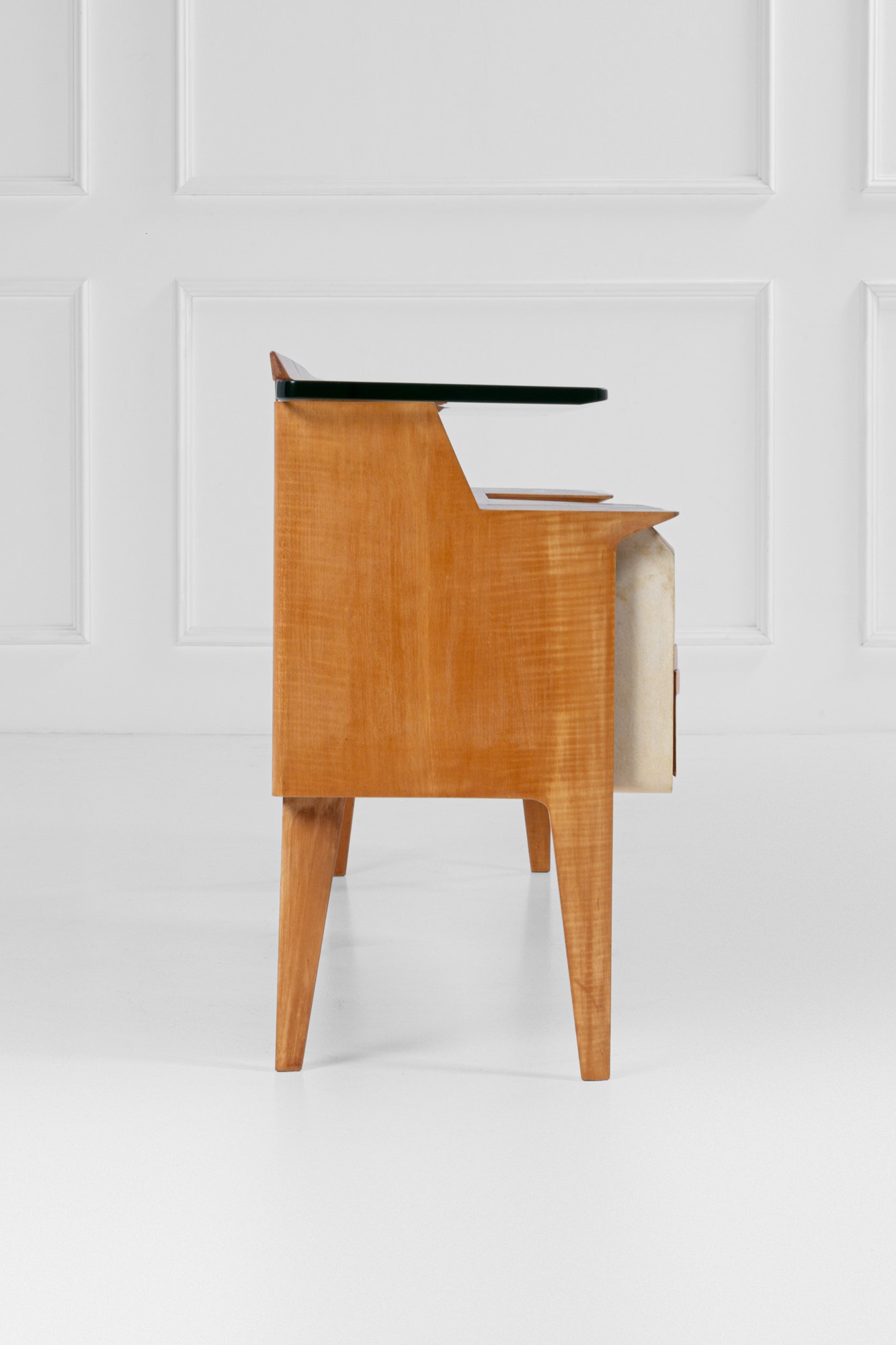 Mobile da camera con specchiera da parete