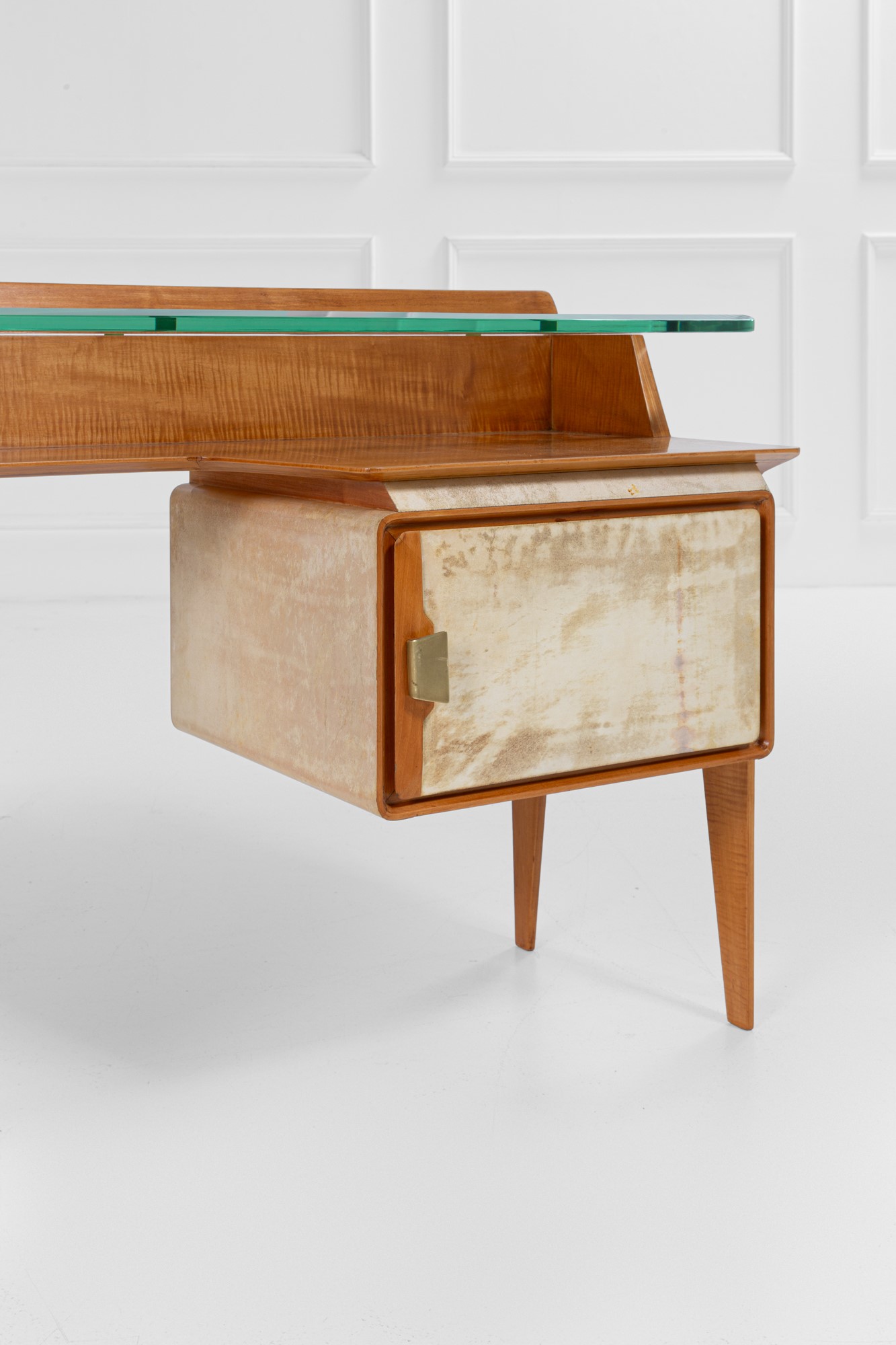 Mobile da camera con specchiera da parete