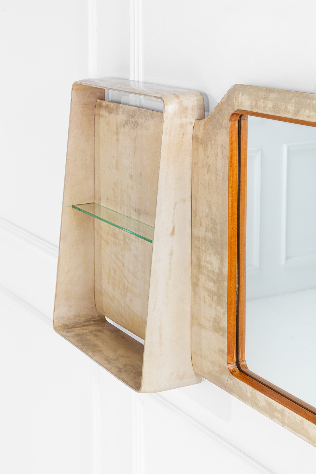 Mobile da camera con specchiera da parete