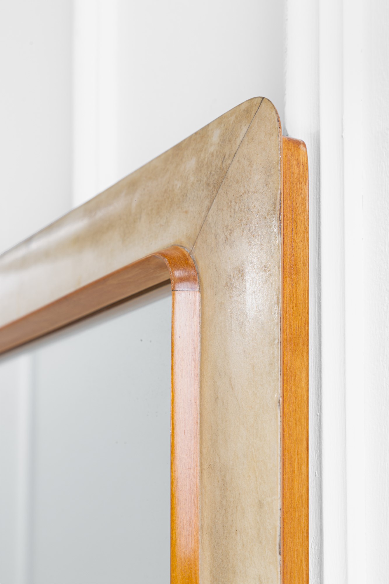 Mobile da camera con specchiera da parete