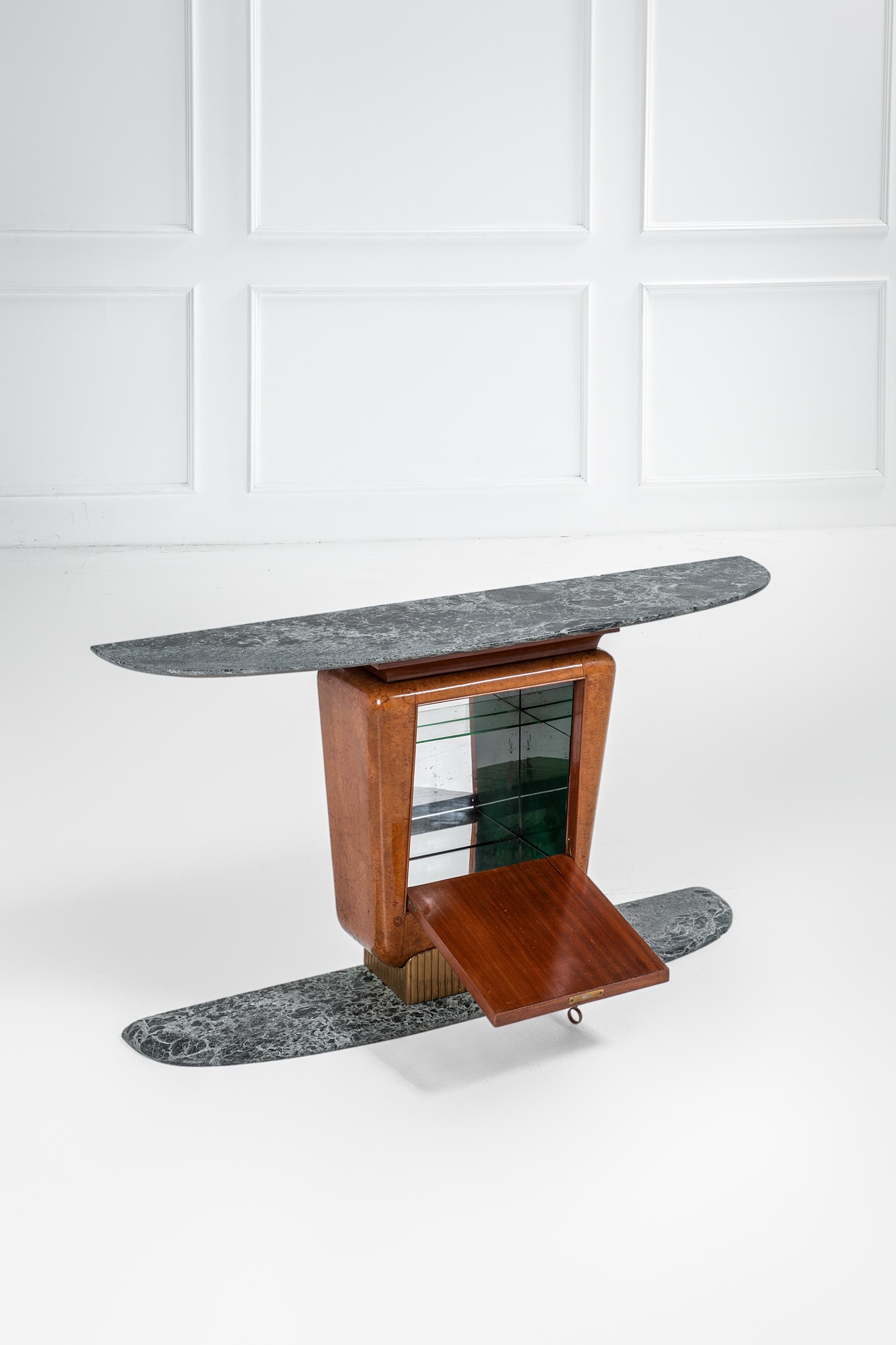 Console con mobile bar con illuminazione integrata