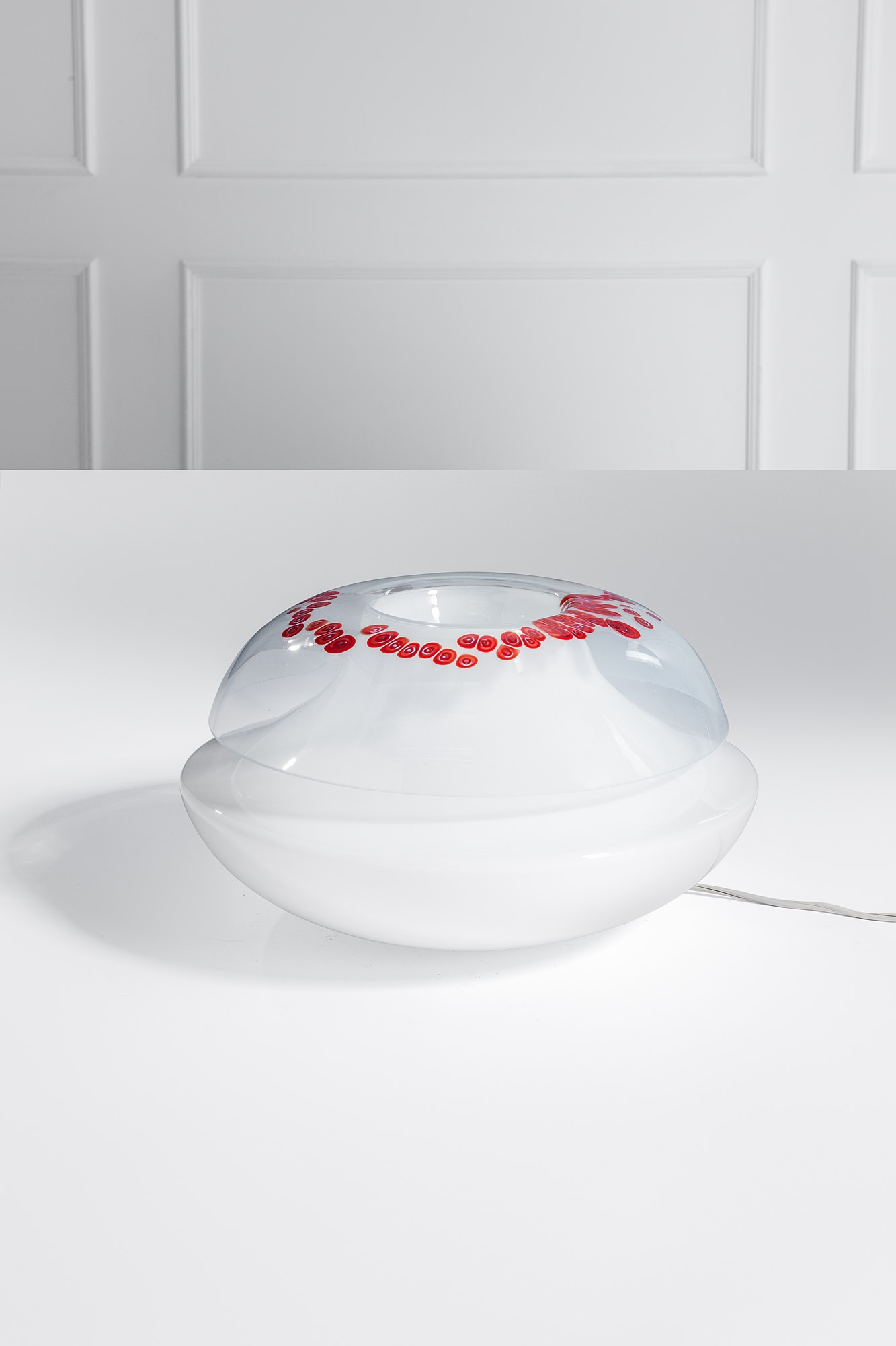 Gianmaria Potenza - Lampada da tavolo in vetro lattimo iridato con murrine