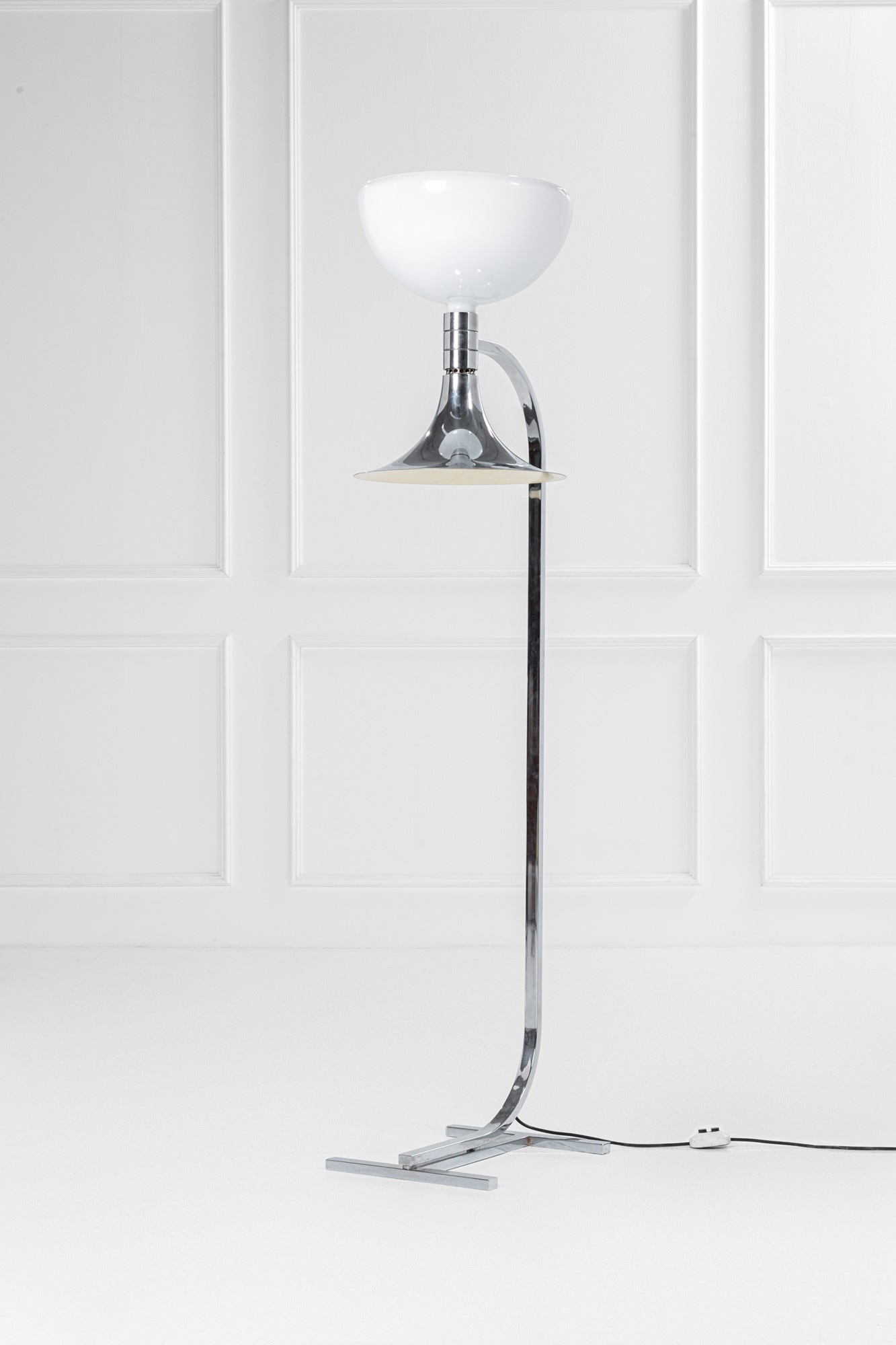 Franco Albini, Franca Helg, Antonio Piva - Lampada da terra della serie AM/AS, metallo cromato e ...