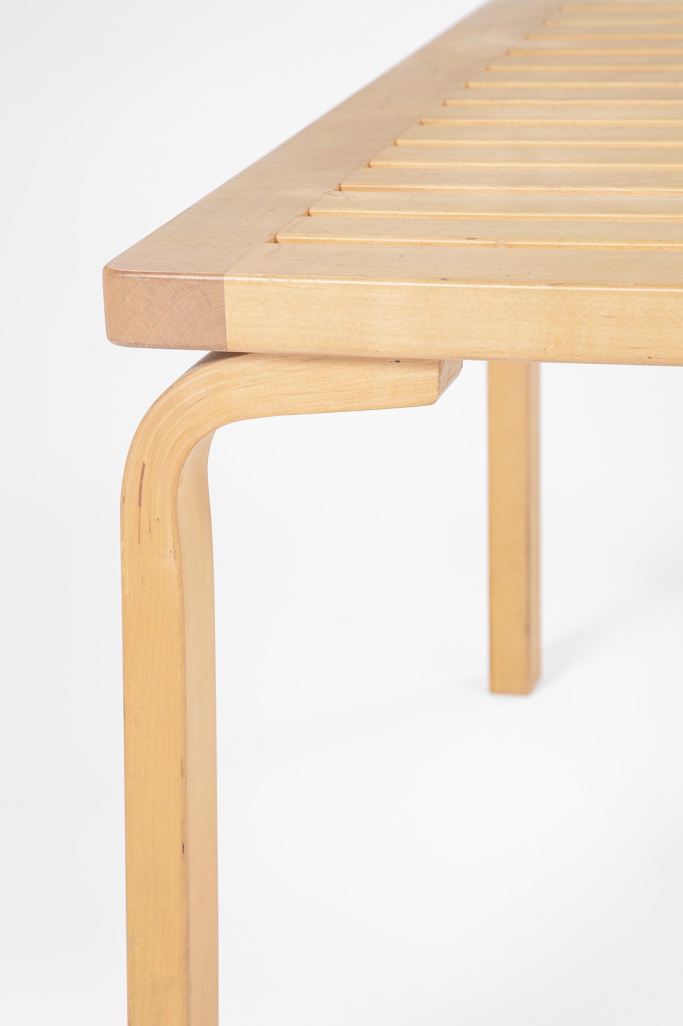 Alvar Aalto - Coppia di panche modello 153 B