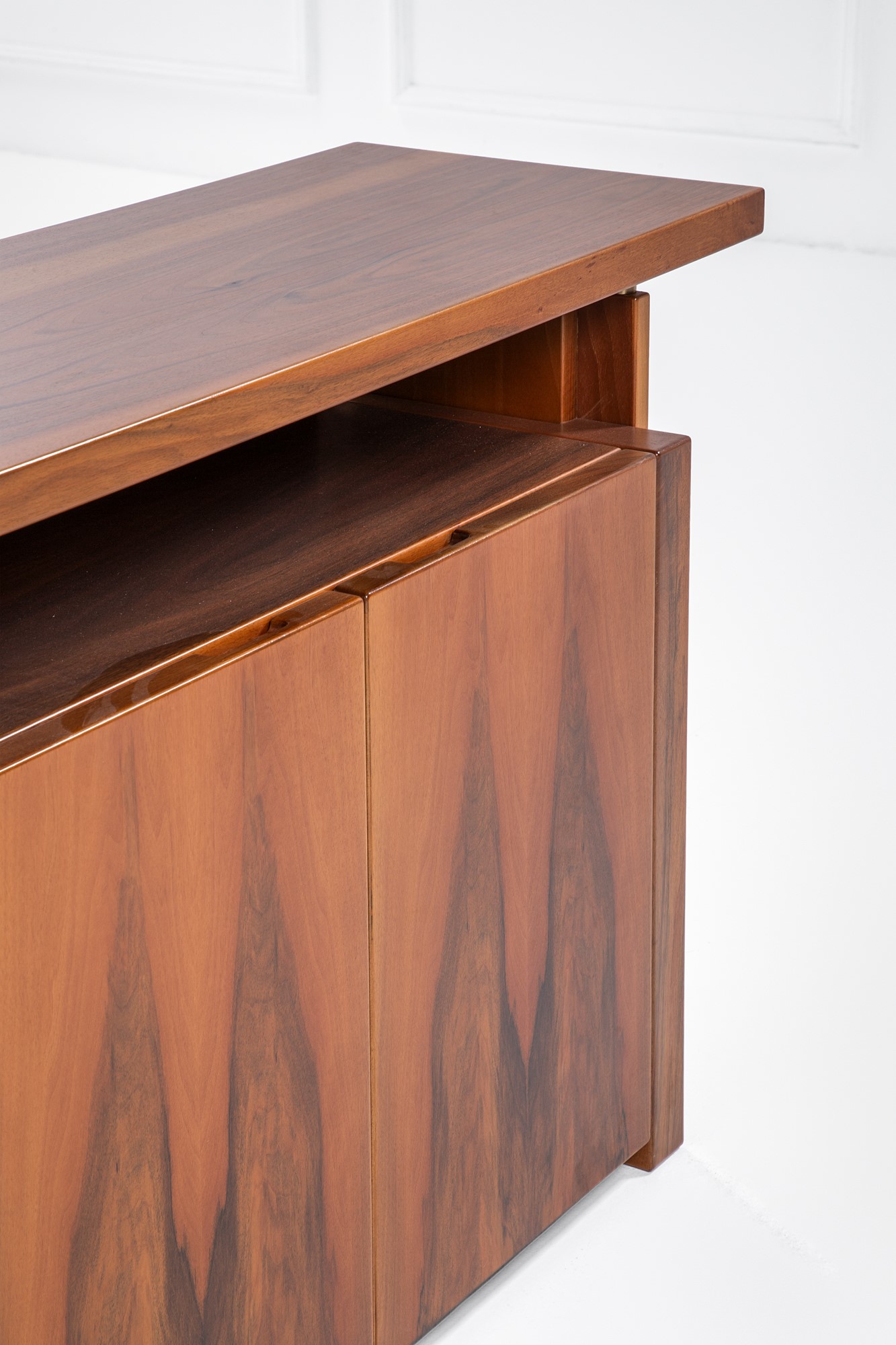 Franco Poli (attr.) - Cabinet in legno impiallacciato e ottone