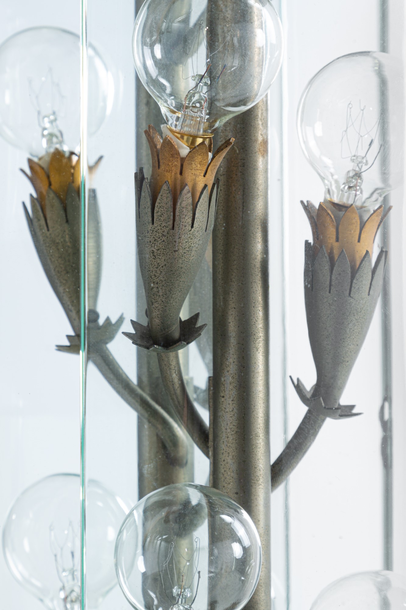 Due grandi lampade da parete