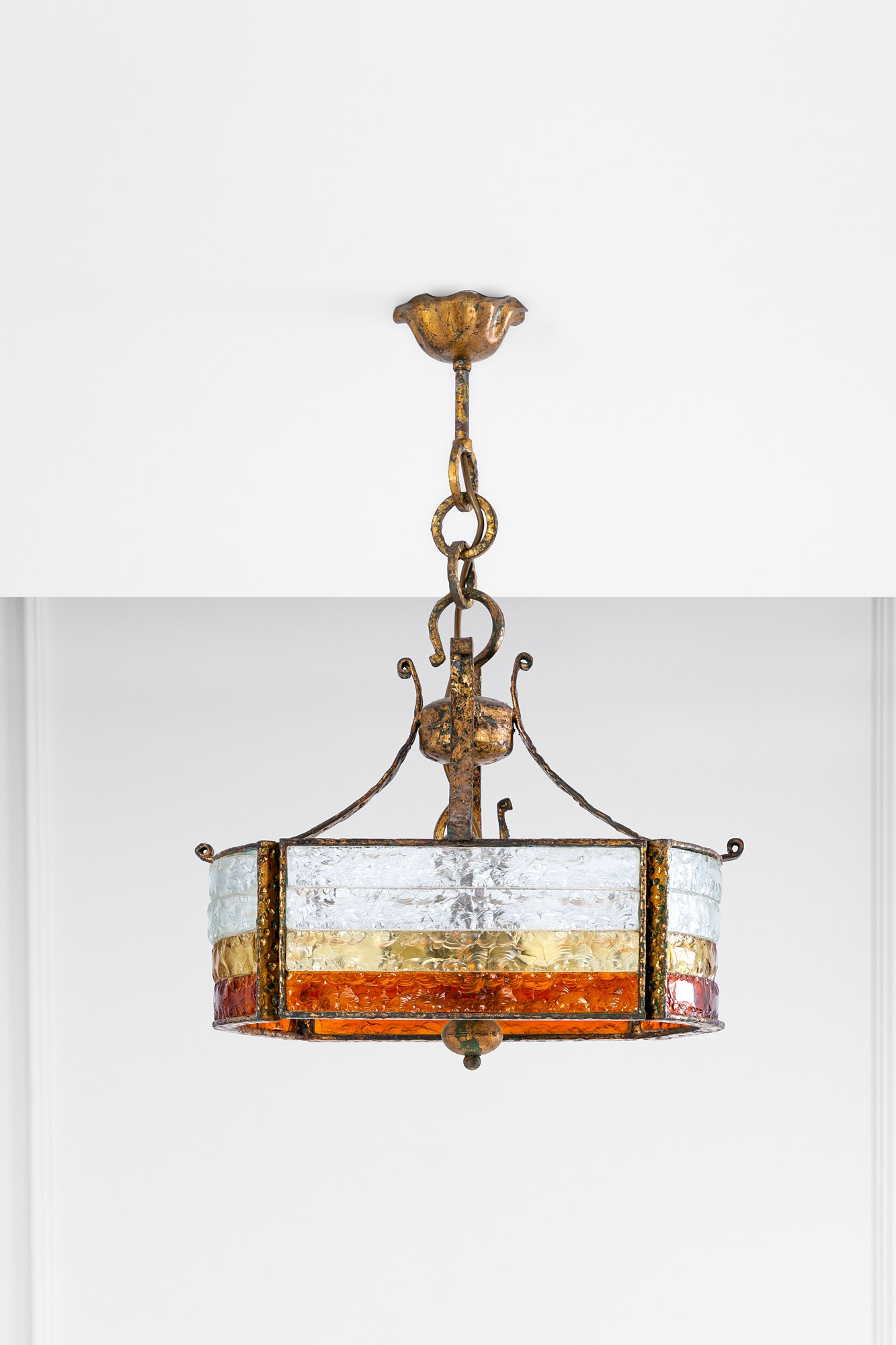 Poliarte - Lampadario in metallo martellato con finitura rame e vetri colorati