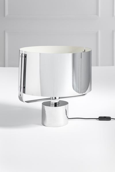Lampada da tavolo in metallo cromato