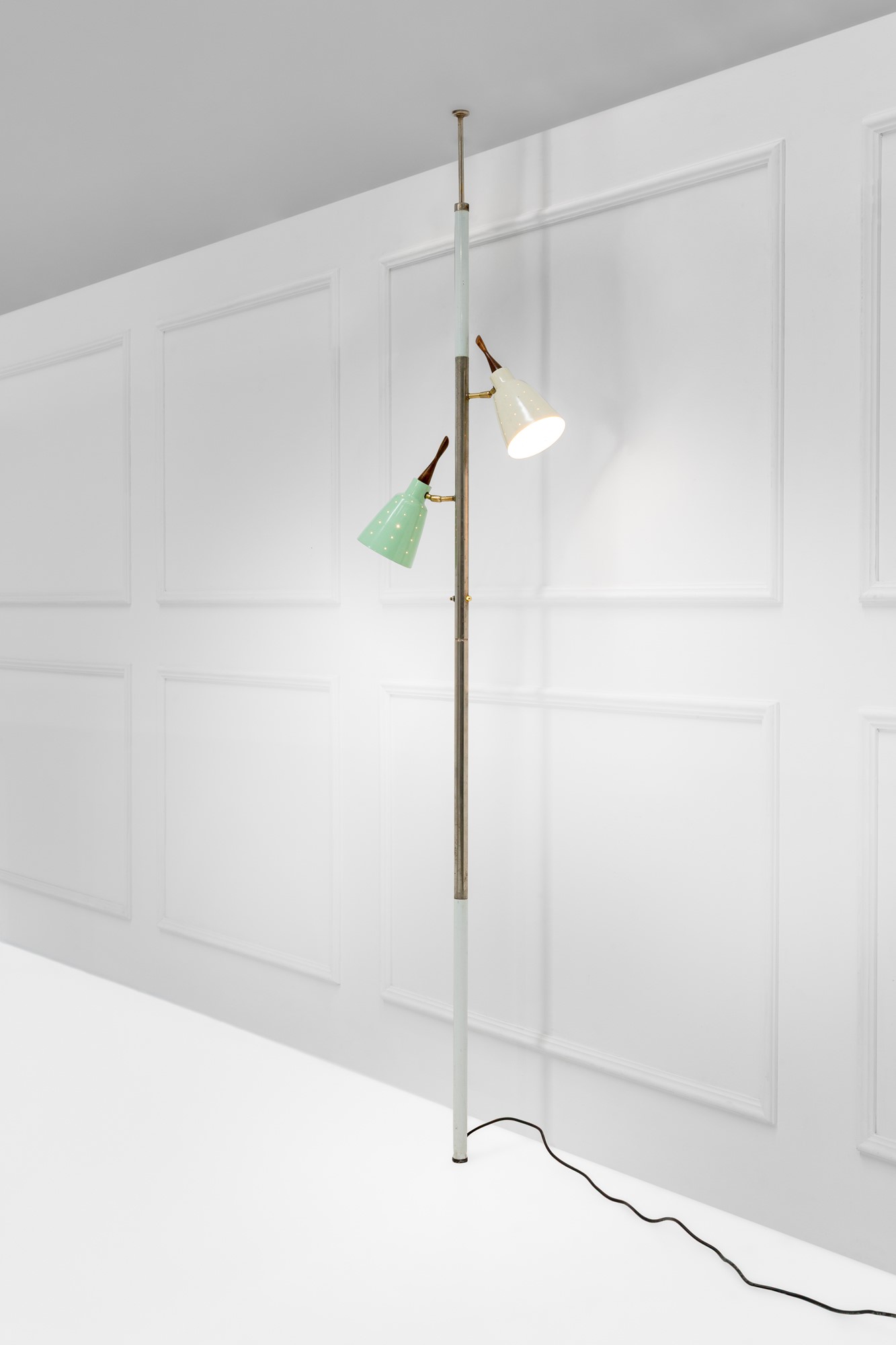 Lumen - Lampada cielo-terra in metallo verniciato e ottone