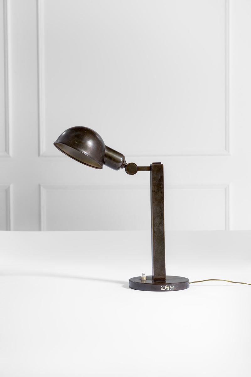 Lampada da tavolo orientabile