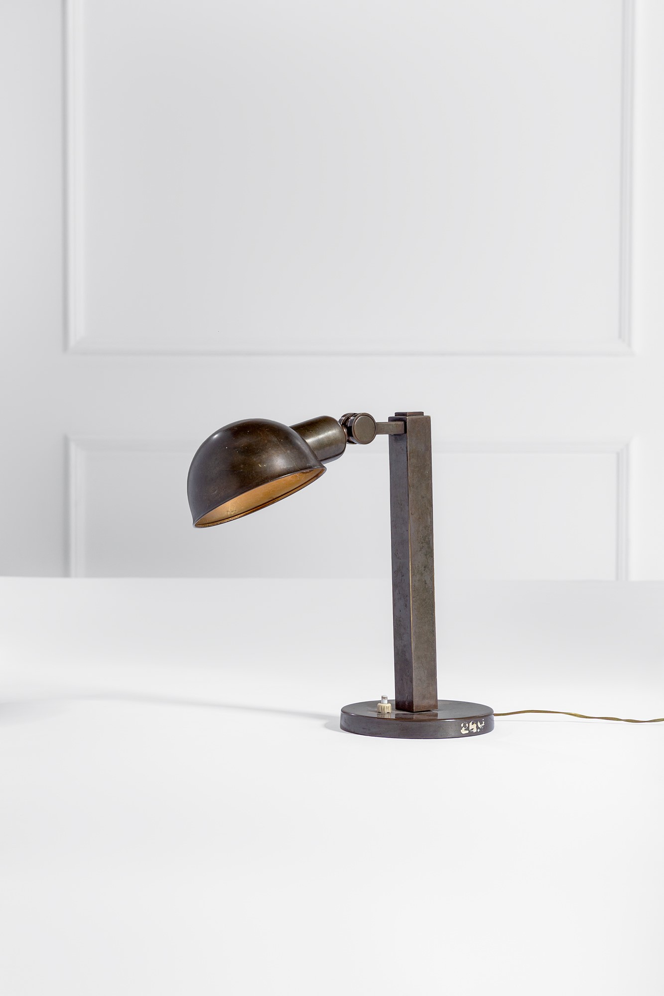 Lampada da tavolo orientabile