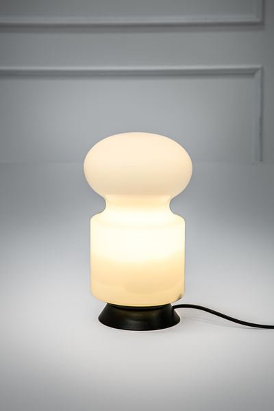 Lampada da tavolo in vetro soffiato di Murano lattimo