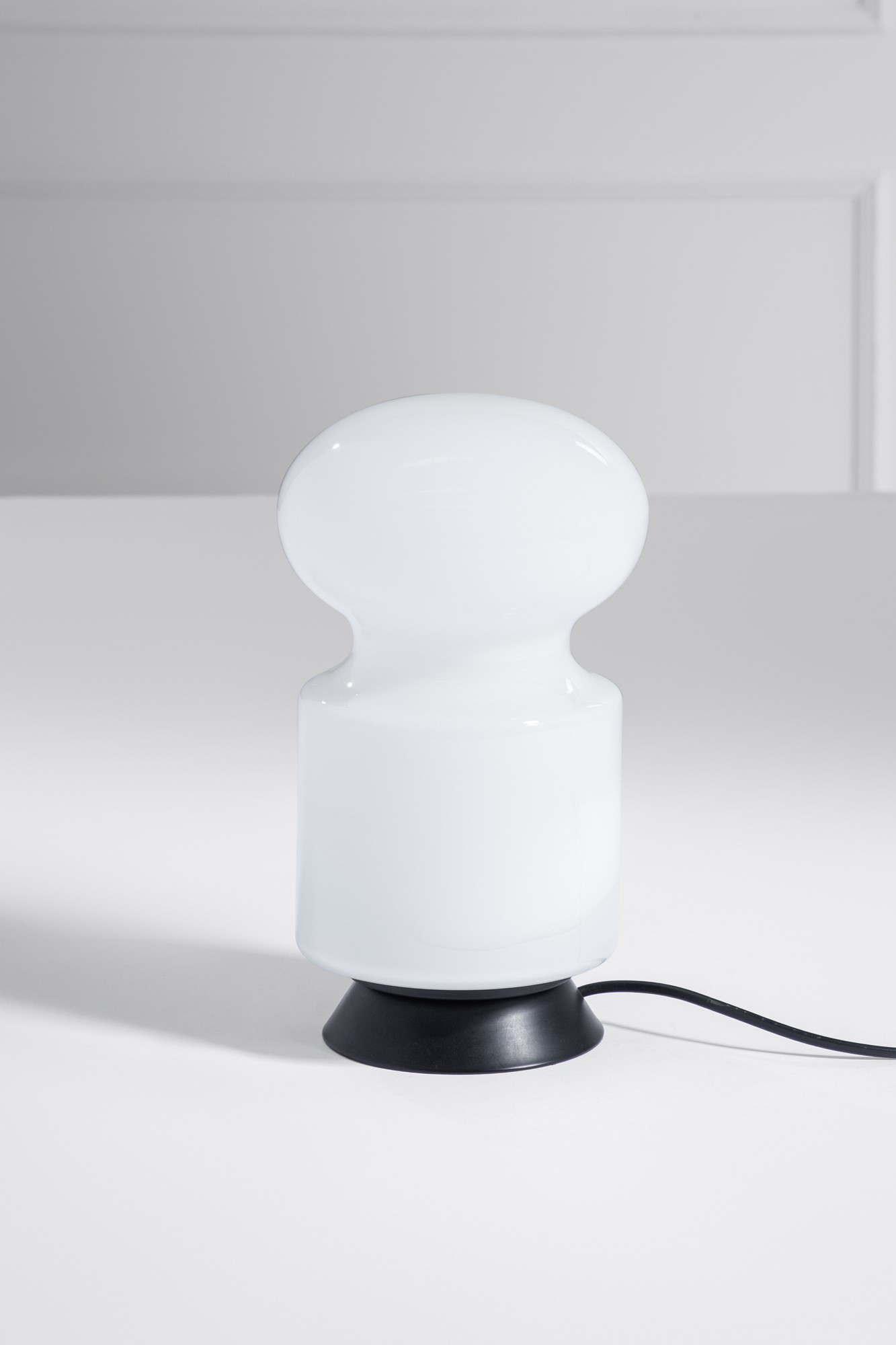 Vistosi - Lampada da tavolo in vetro soffiato di Murano lattimo