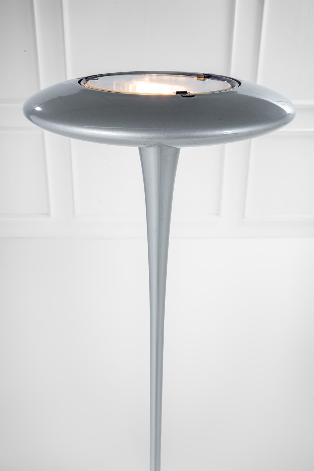 Marc Newson - Lampada da terra modello Helice, alluminio verniciato argento