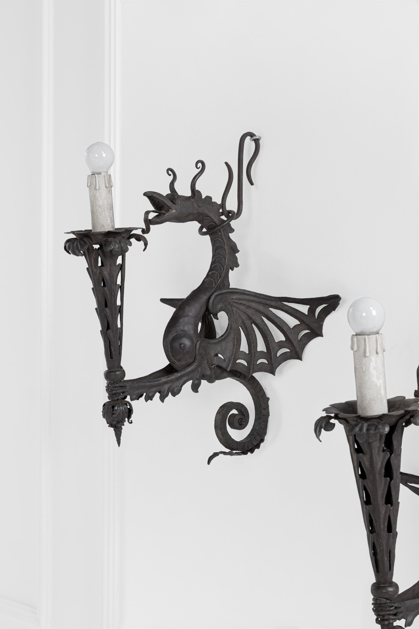 Due lampade da parete zoomorfe