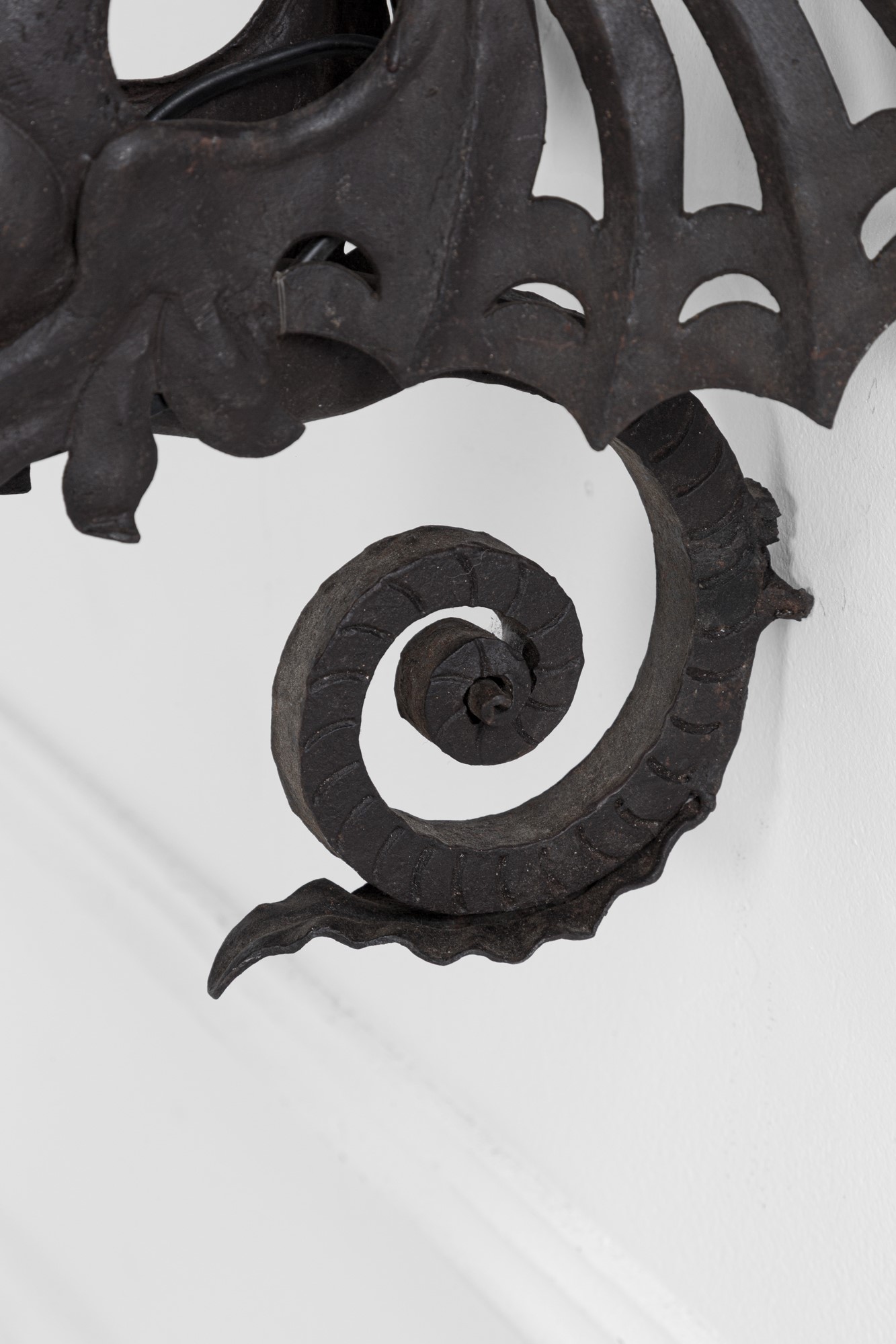 Due lampade da parete zoomorfe