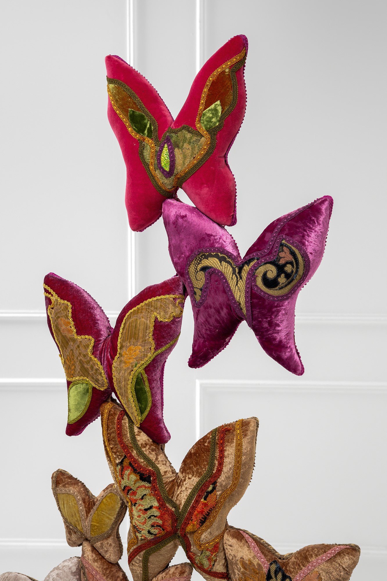 Carla Tolomeo - Flying Butterflies - Seduta scultura in velluto di seta