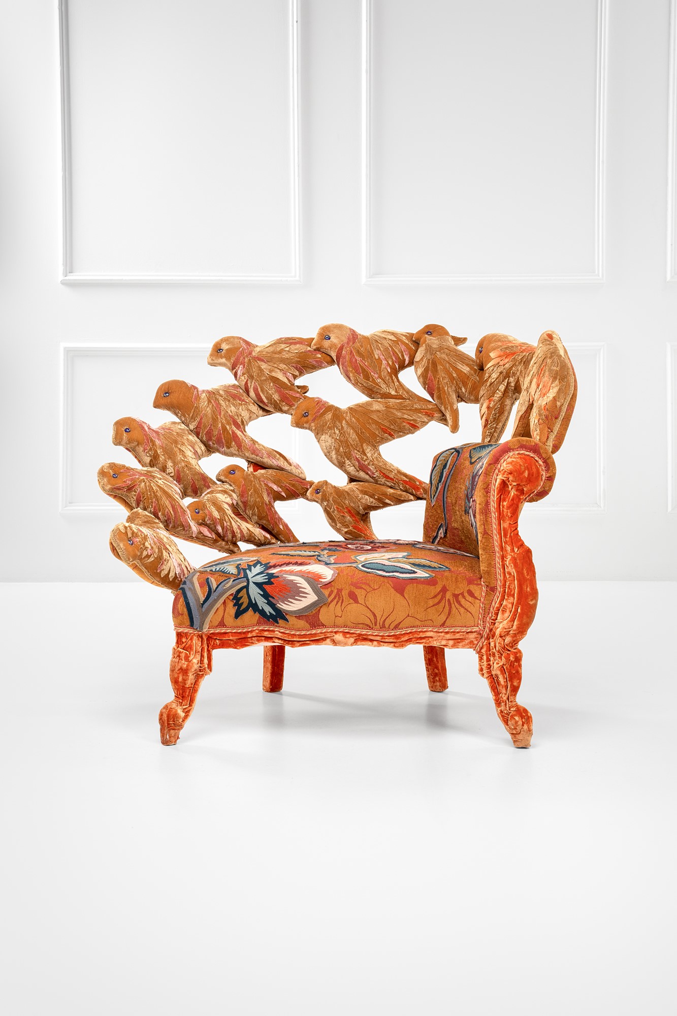 Carla Tolomeo - Flying in the Sun. Seduta scultura (velluti in seta, ritagli Pierre Frey, perle i...