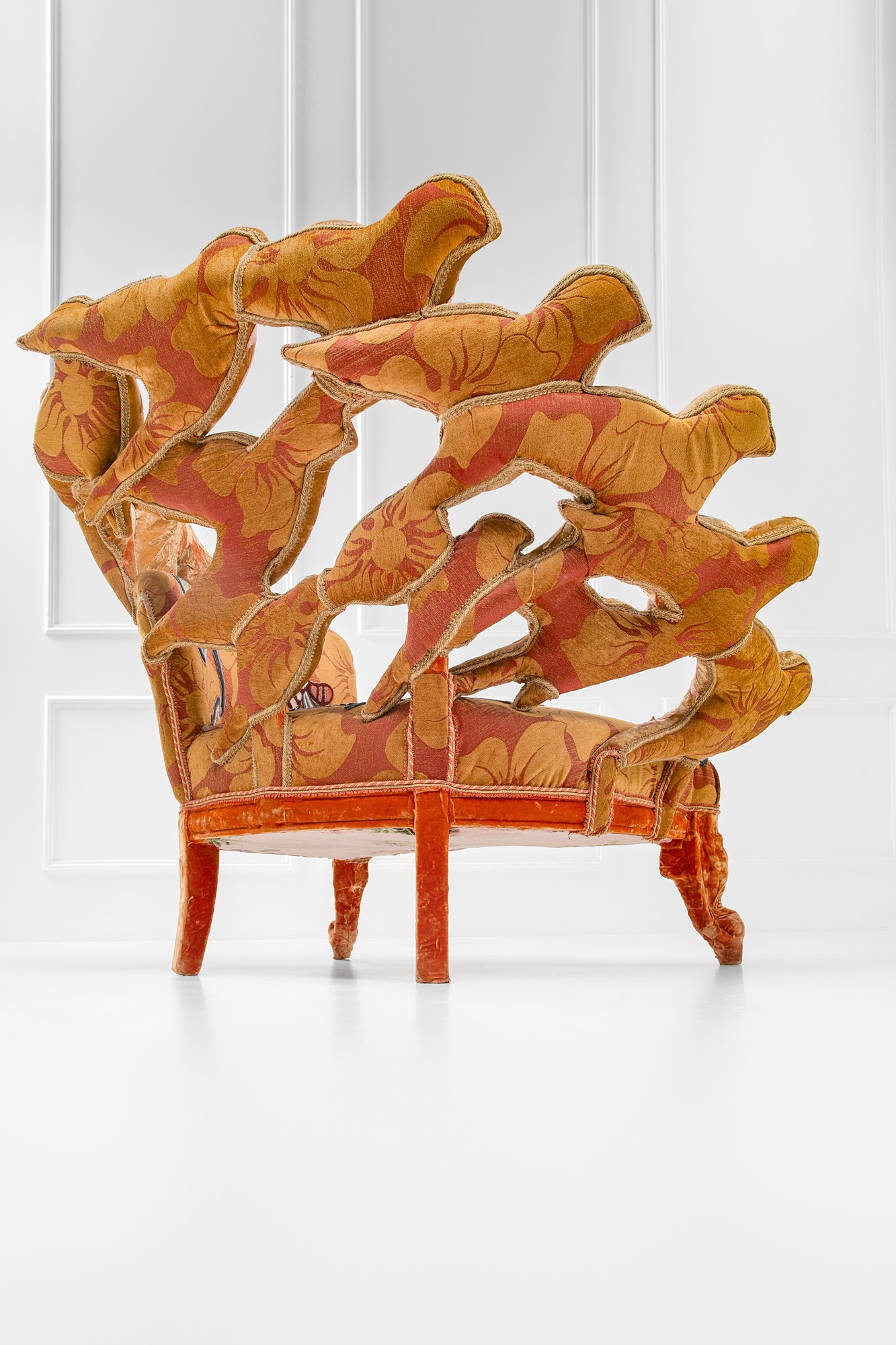 Carla Tolomeo - Flying in the Sun. Seduta scultura (velluti in seta, ritagli Pierre Frey, perle i...