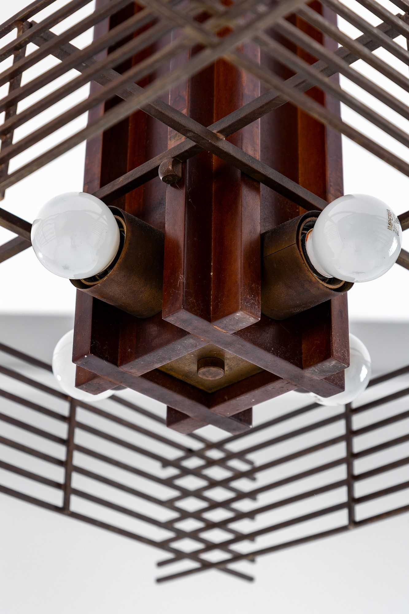 Angelo Brotto (attr.) - Lampadario in ottone e legno massello