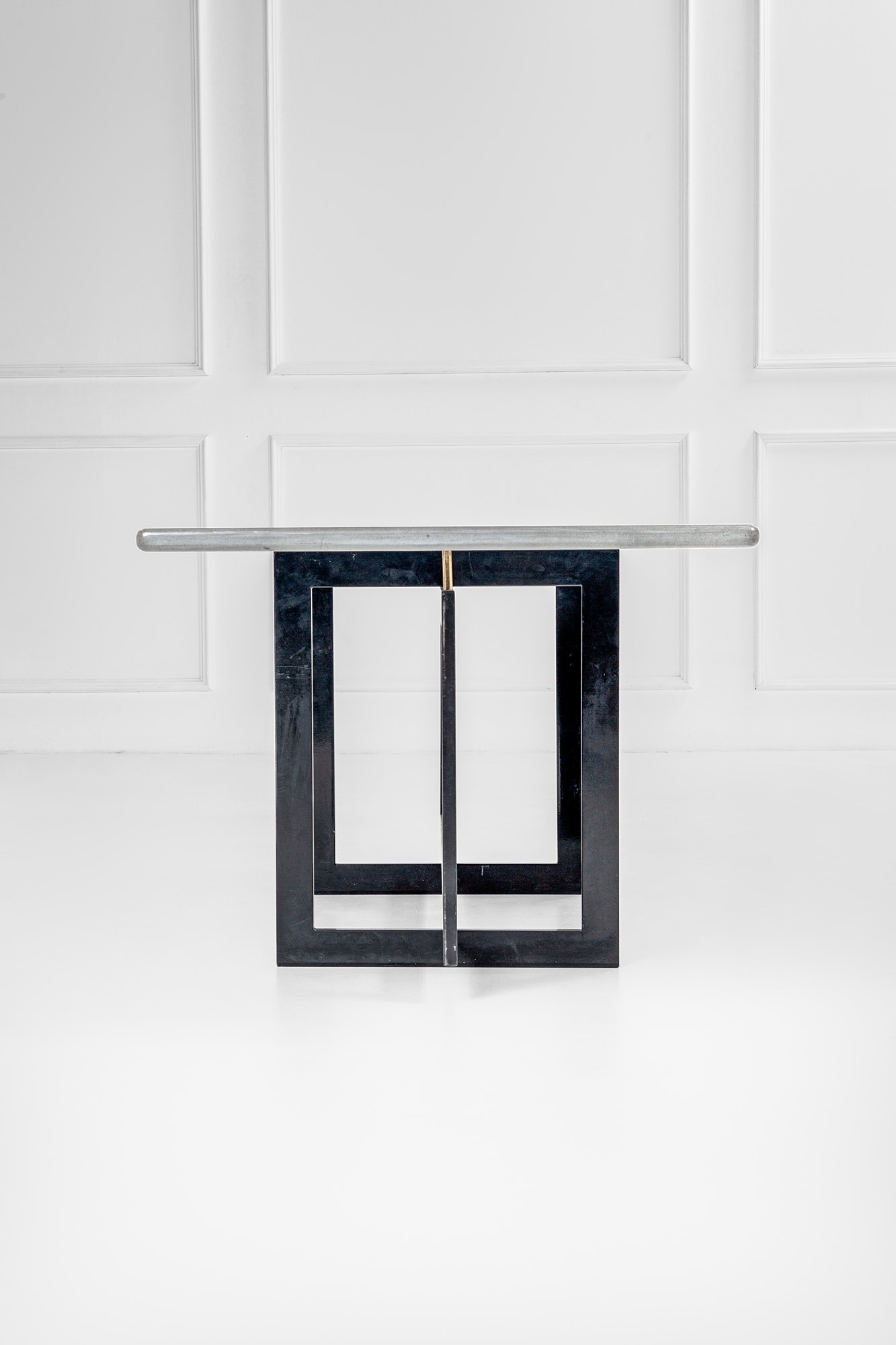 Icf - Grande tavolo da pranzo in ferro, ottone e pietra (produzione ca. 1970)