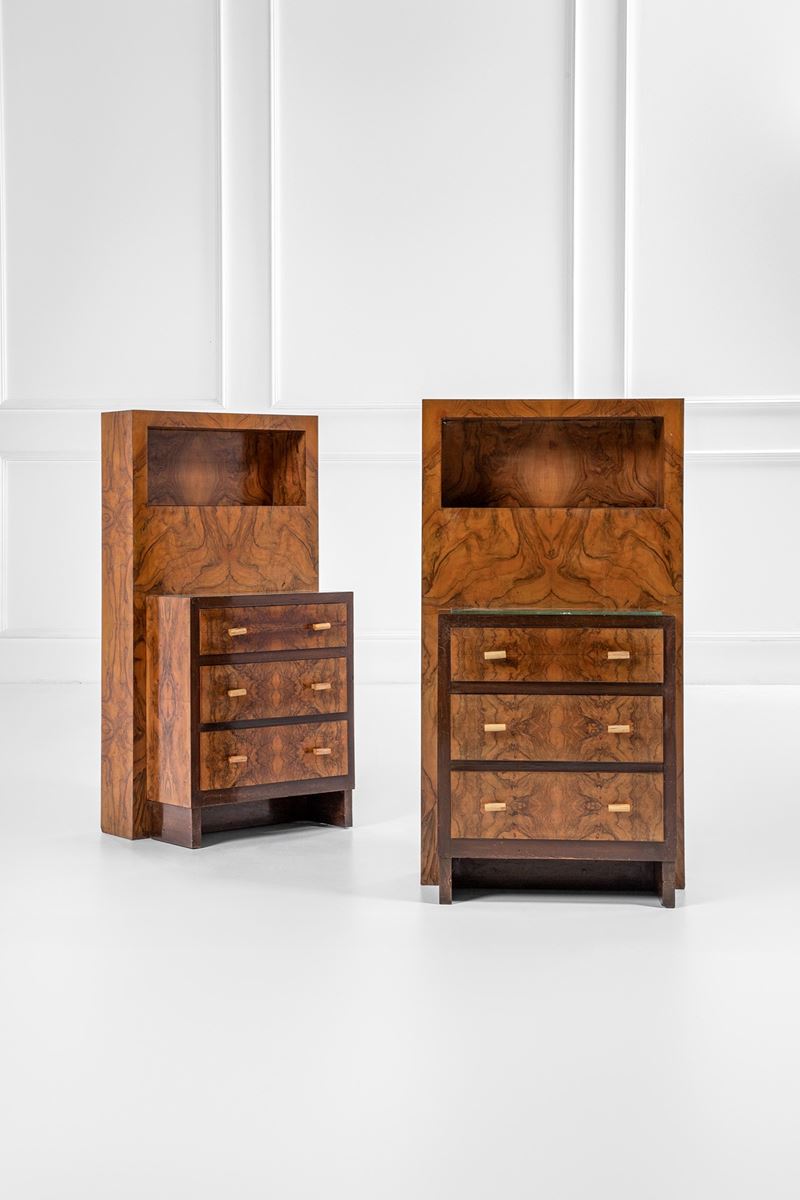 Due grandi comodini attrezzati