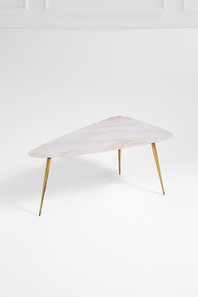 Tavolino a plettro, ottone lucido e marmo (c. 1950)