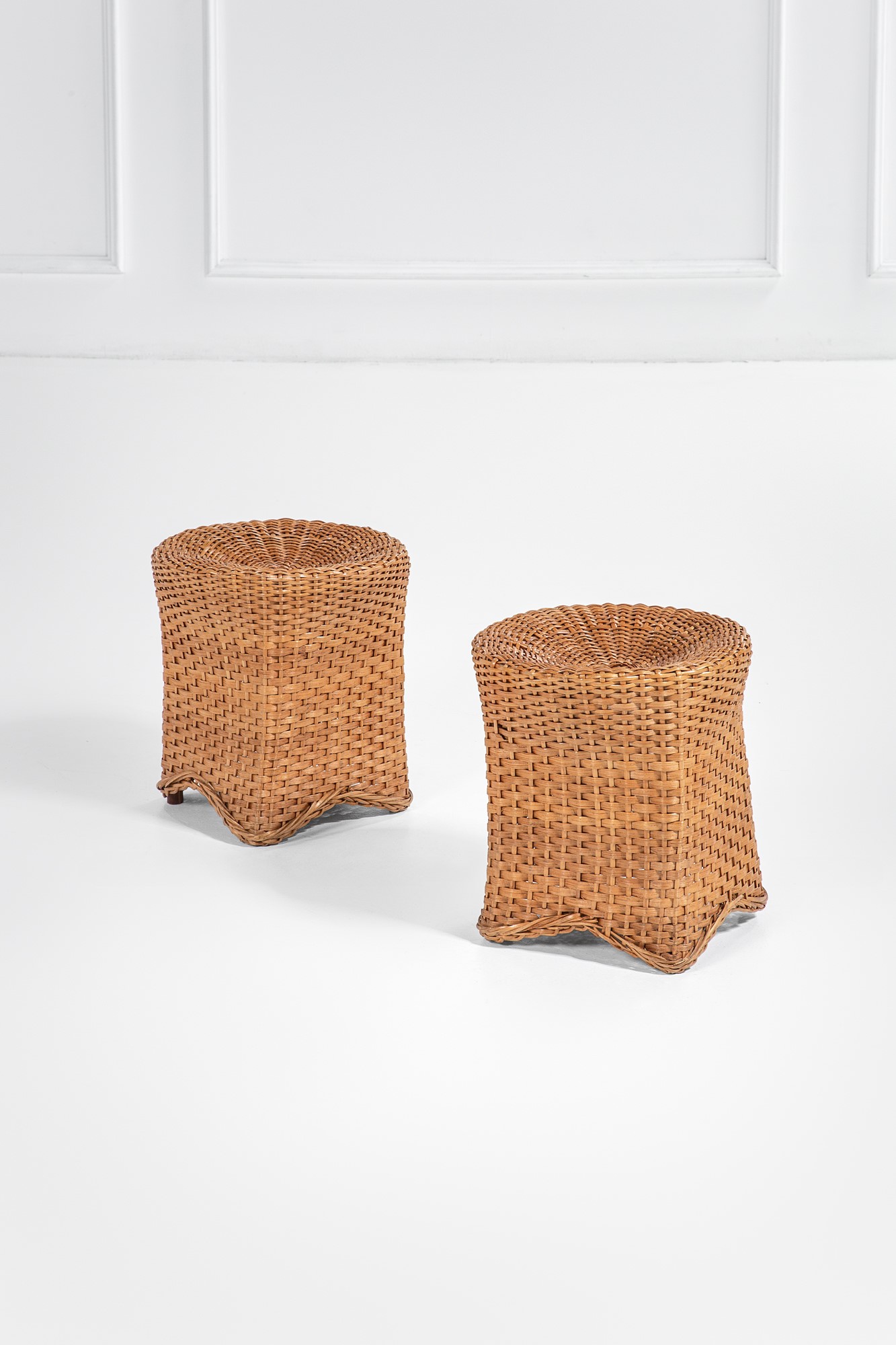 Vivai del Sud - Coppia di sgabelli in rattan intrecciato